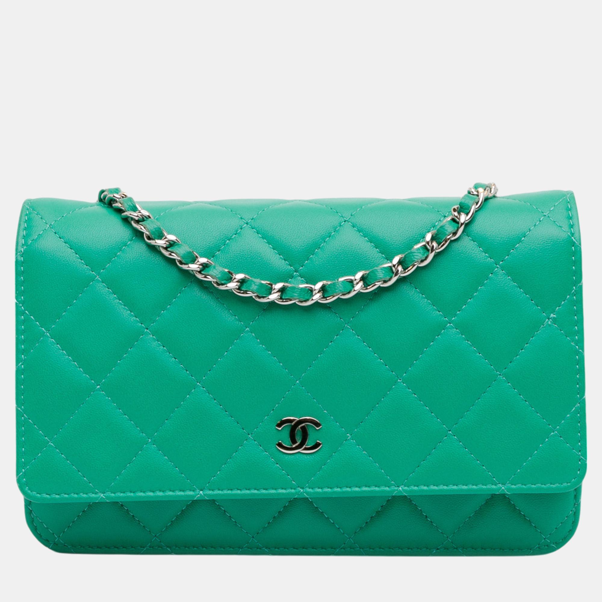 Pre-owned Chanel Green Classic Lambskin Wallet On Chain