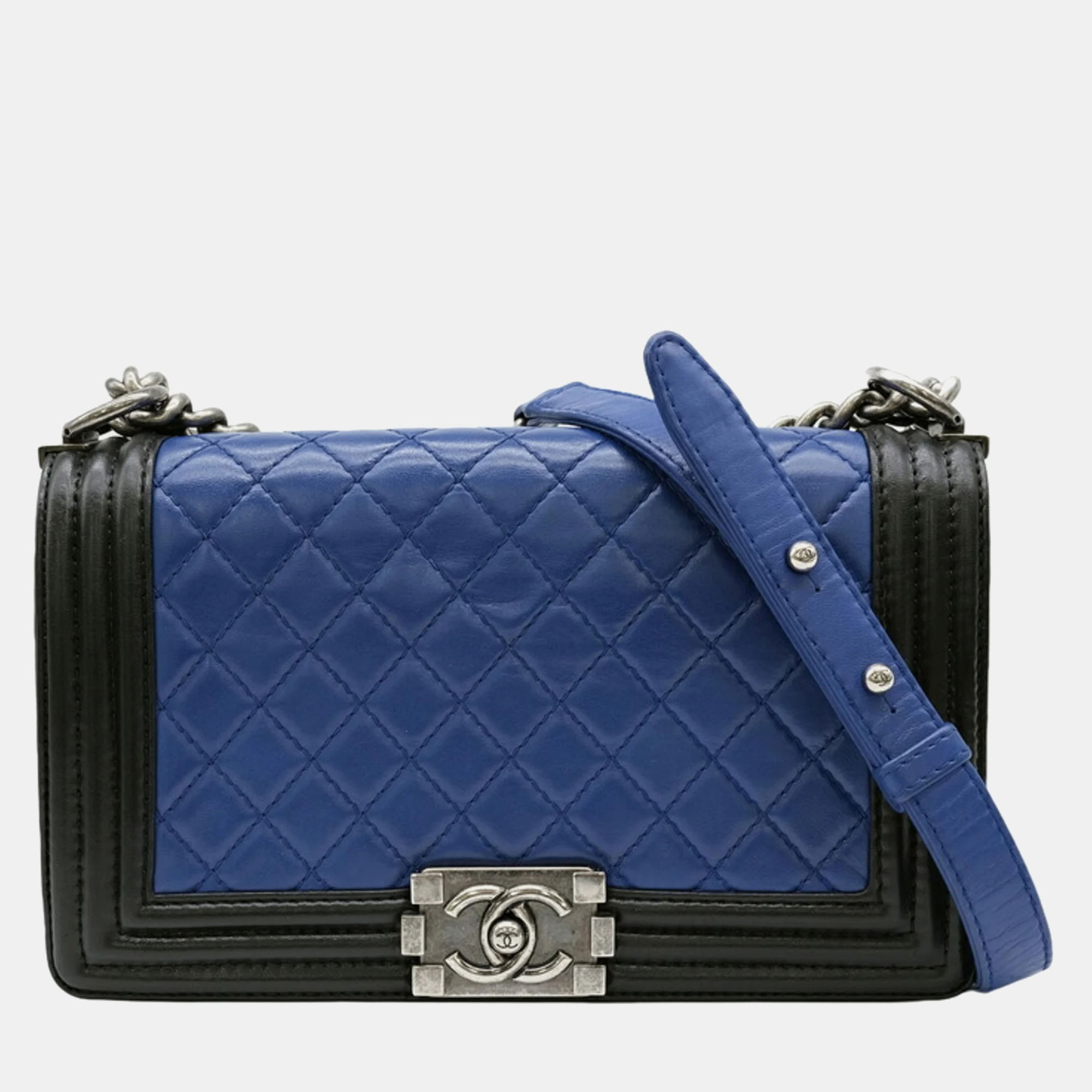 

Chanel Black/Blue Leather Medium Boy Shoulder Bag