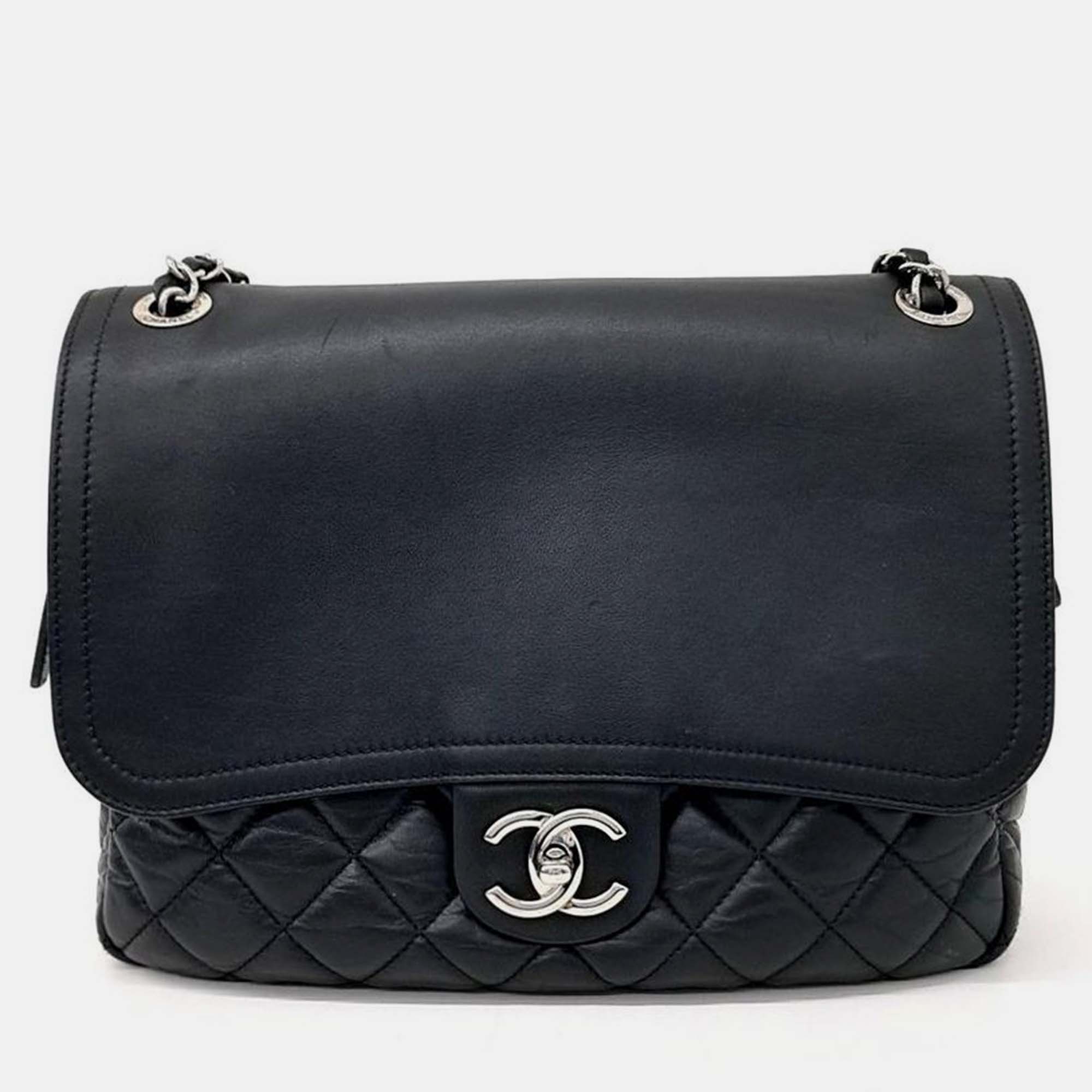 

Chanel chain shoulder bag, Black