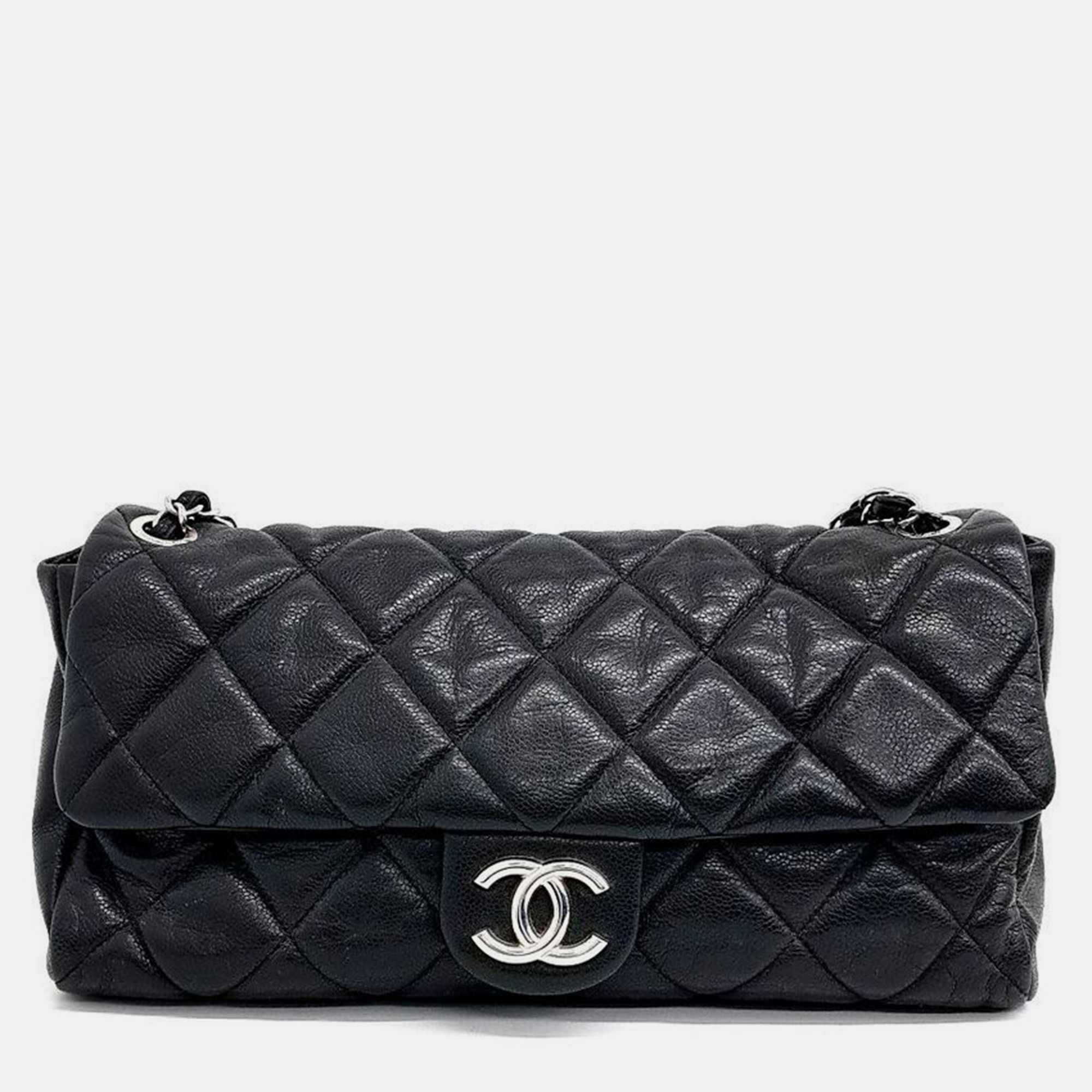 

Chanel soft caviar chain shoulder bag, Black