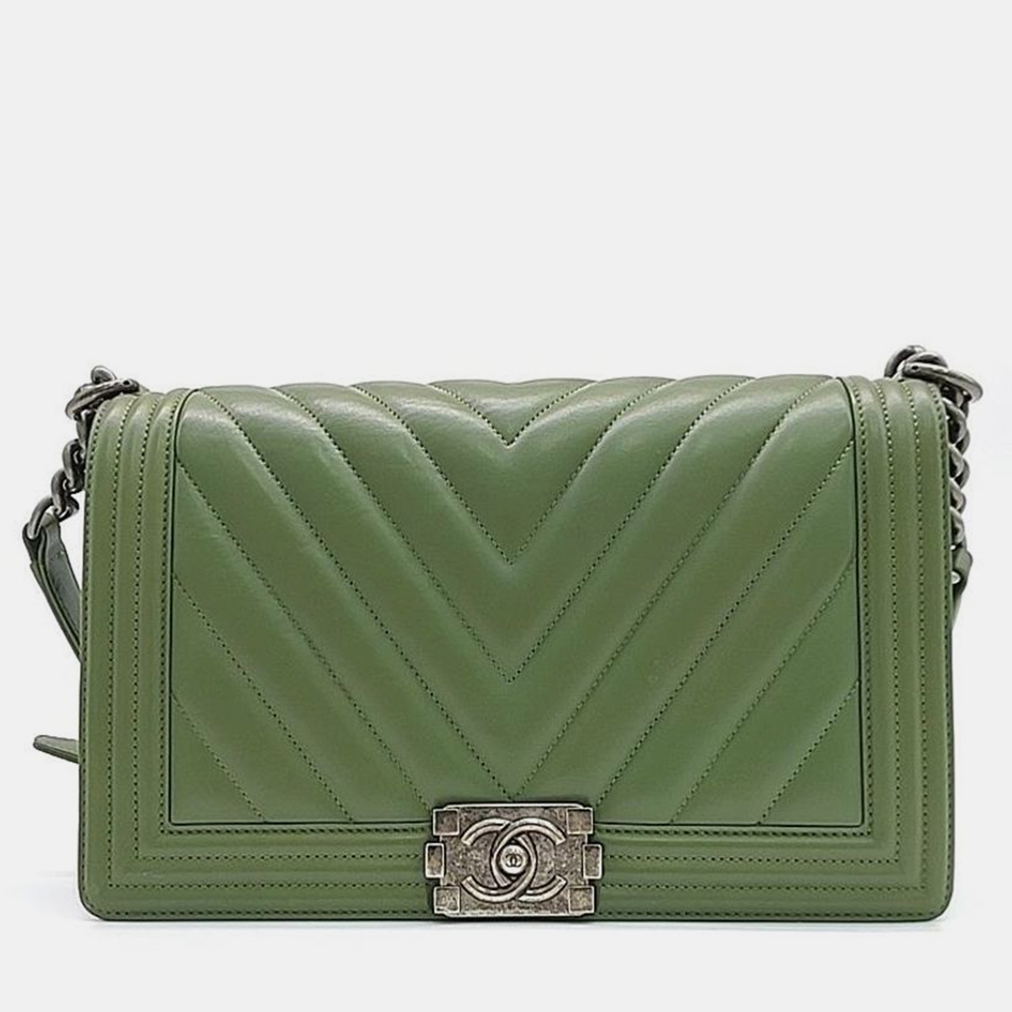 Pre-owned Chanel Chevron Boy Bag New Medium In Green