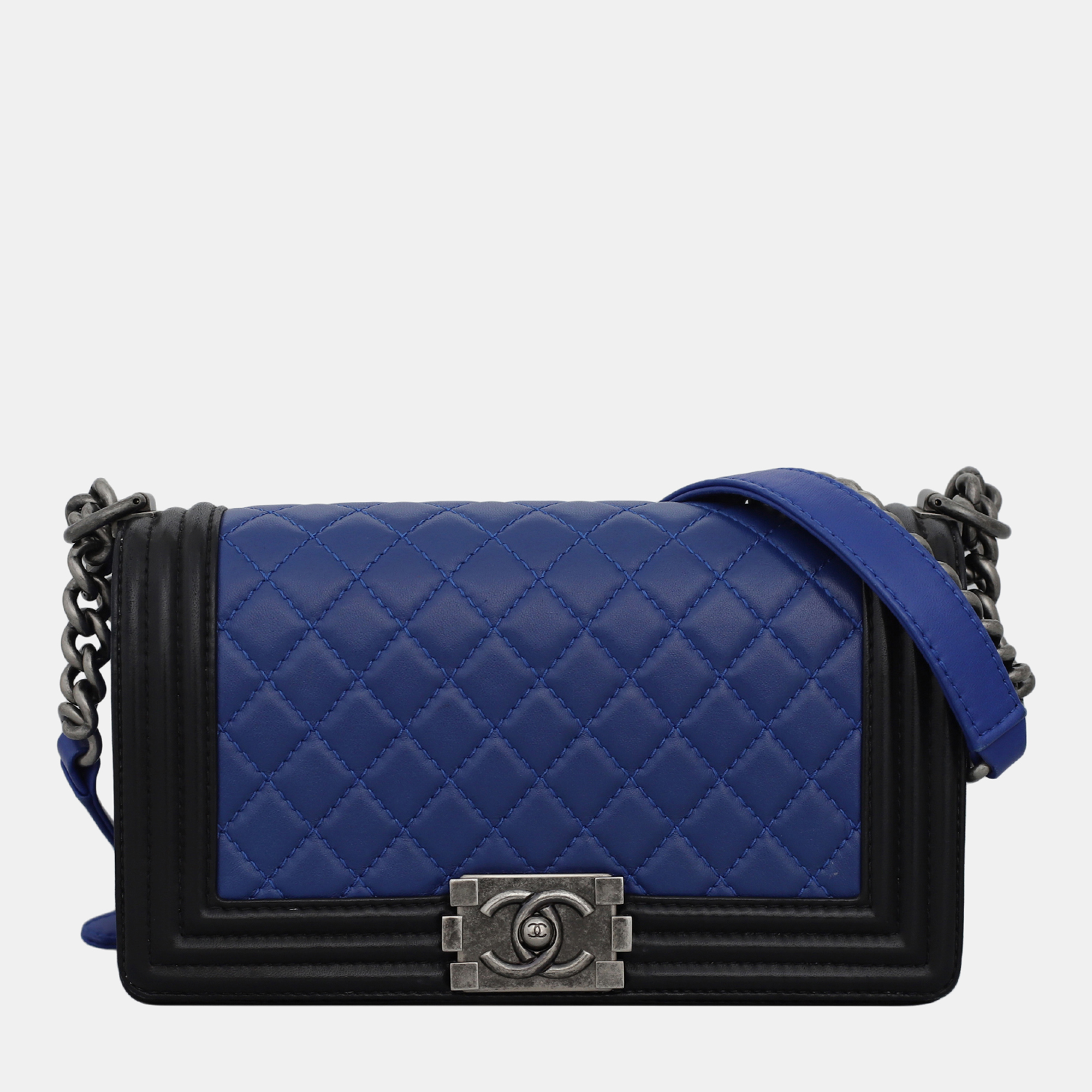 Pre-owned Chanel Blue/black Leather Medium Boy Shoulder Bag