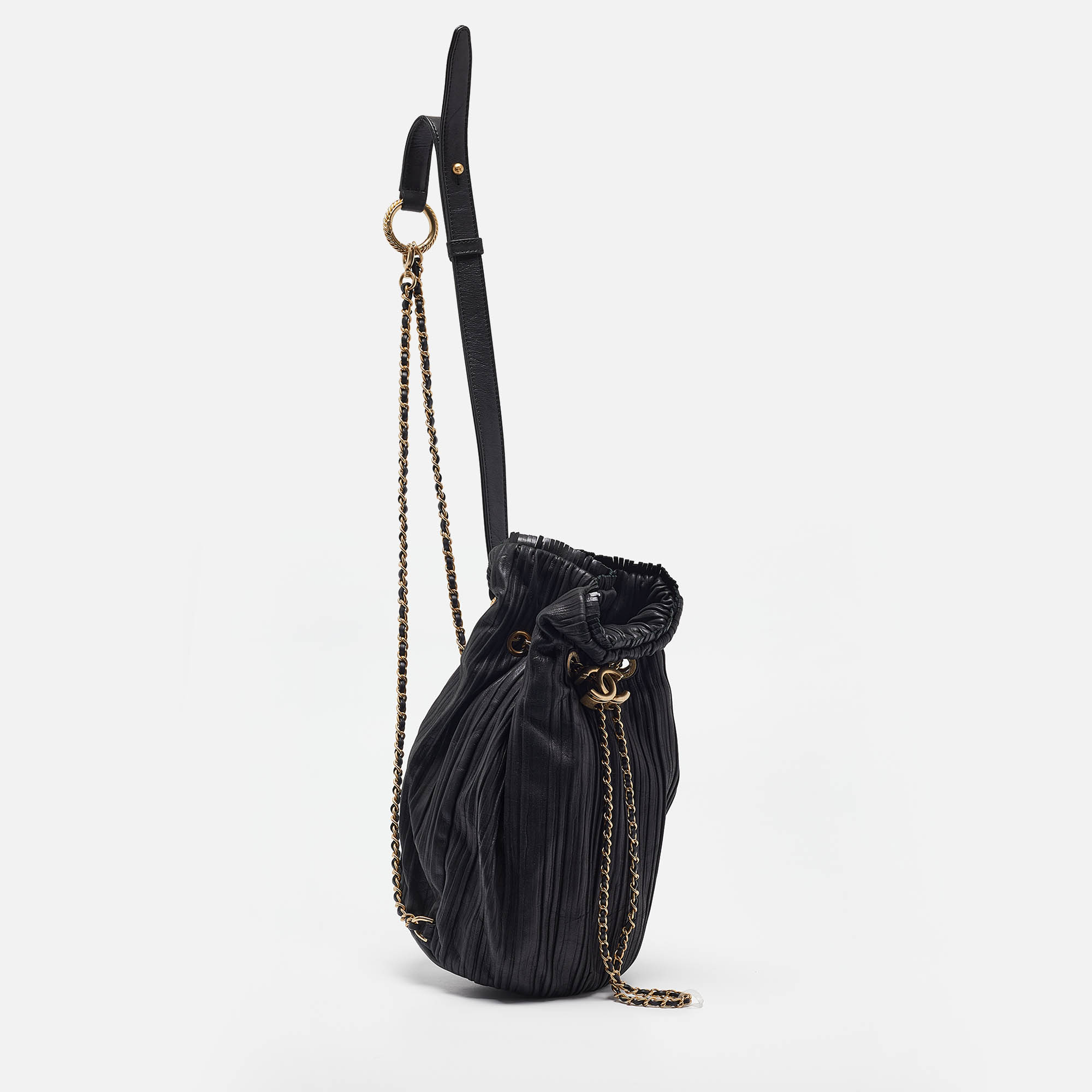 Pre-owned Chanel Black Shimmer Leather Coco Pleats Sling Backpack