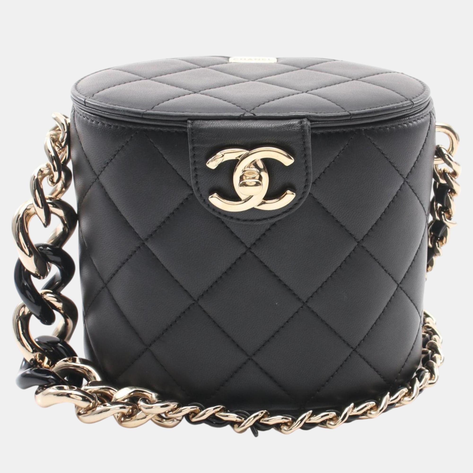 Pre-owned Chanel Black Lambskin Matelasse Shoulder Bag