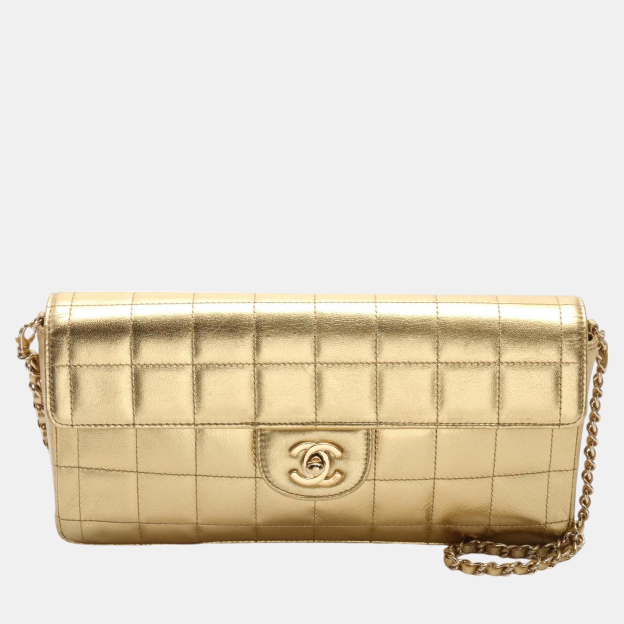 

Chanel Gold Leather Chocolate Bar Shoulder Bag