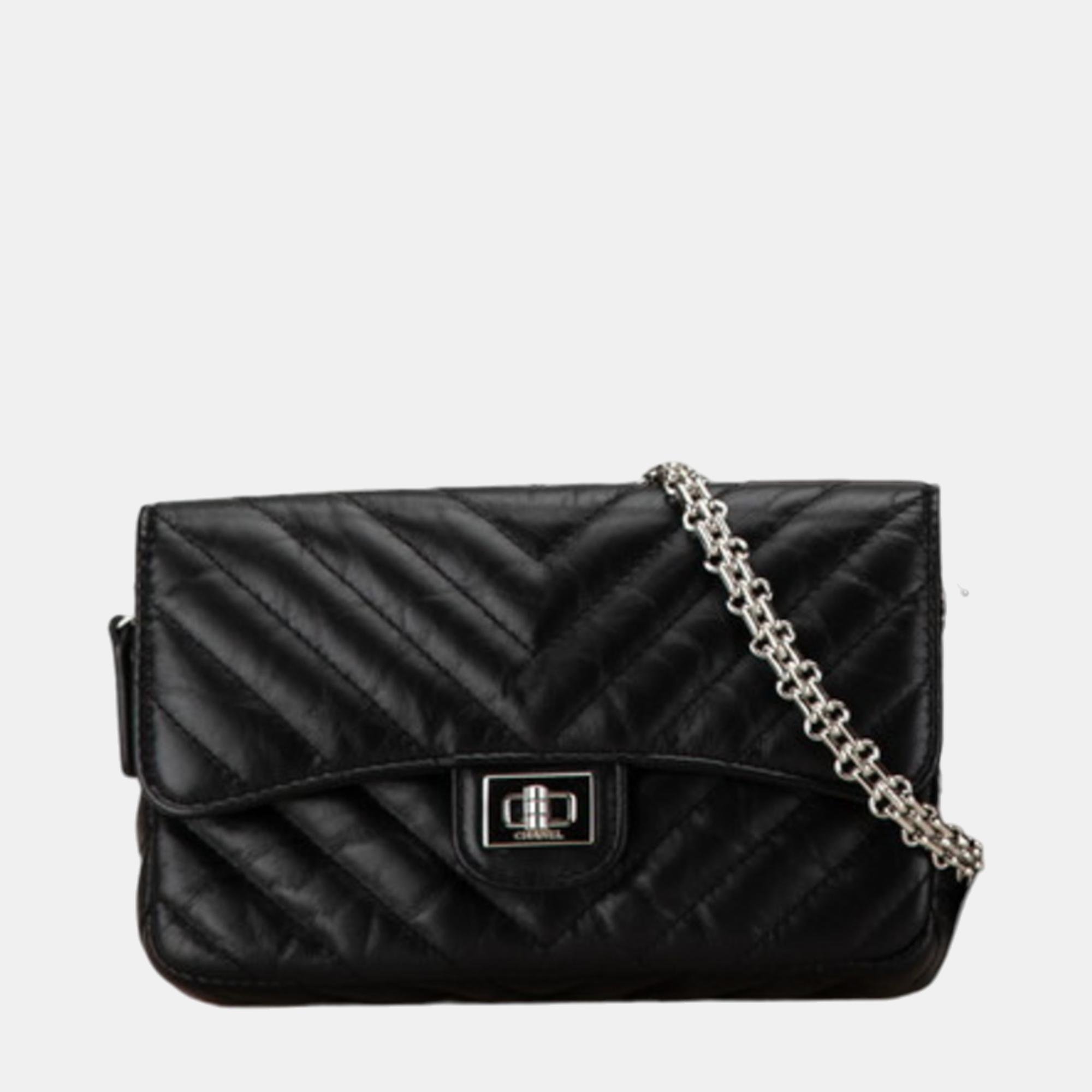 

Chanel Black Lambskin Chevron V-stitch Chain Shoulder Bag