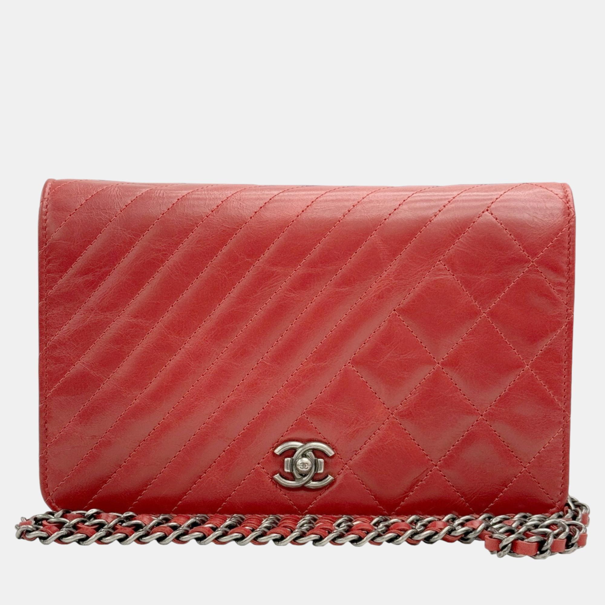 Pre-owned Chanel Red Calf Leather Matelasse Boy Chain Wallet