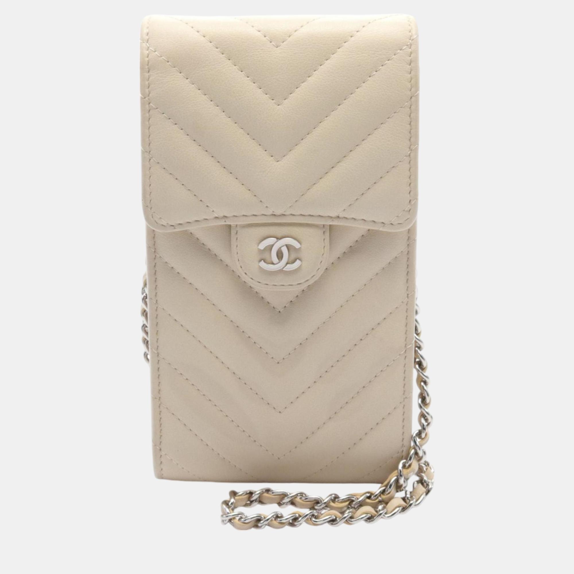 

Chanel ivory leather Chevron V-stitch shoulder bag, Cream