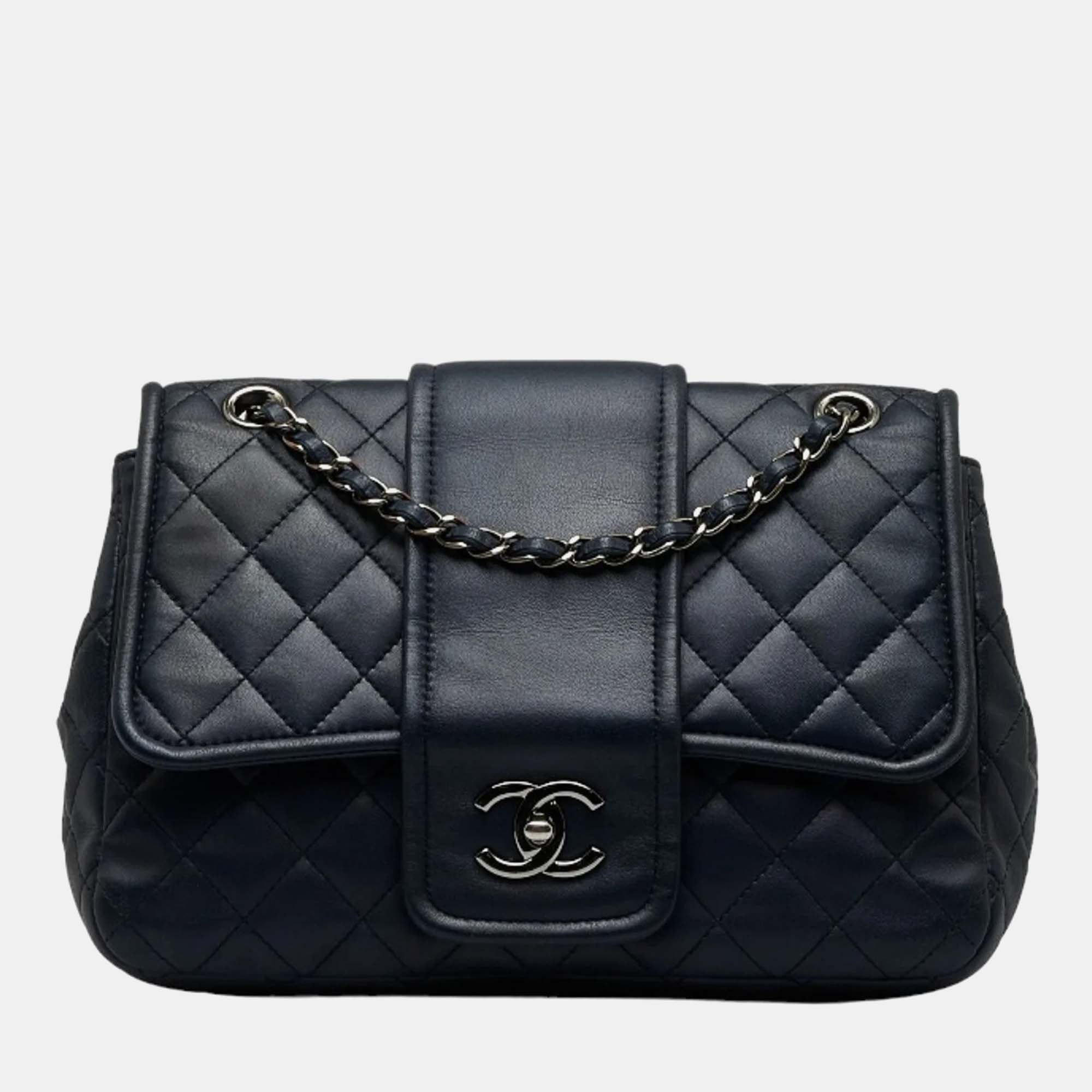 

Chanel Navy Leather Matelasse Chain Shoulder Bag, Navy blue