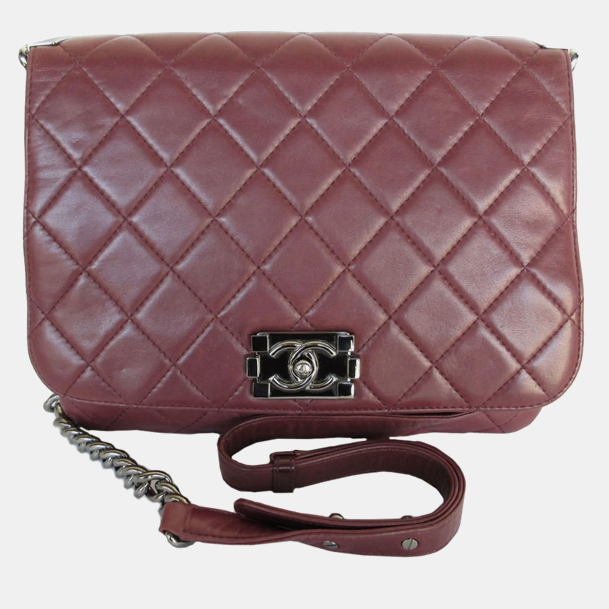 Pre-owned Chanel Bordeaux Lambskin Boy Shoulder Bag In Red