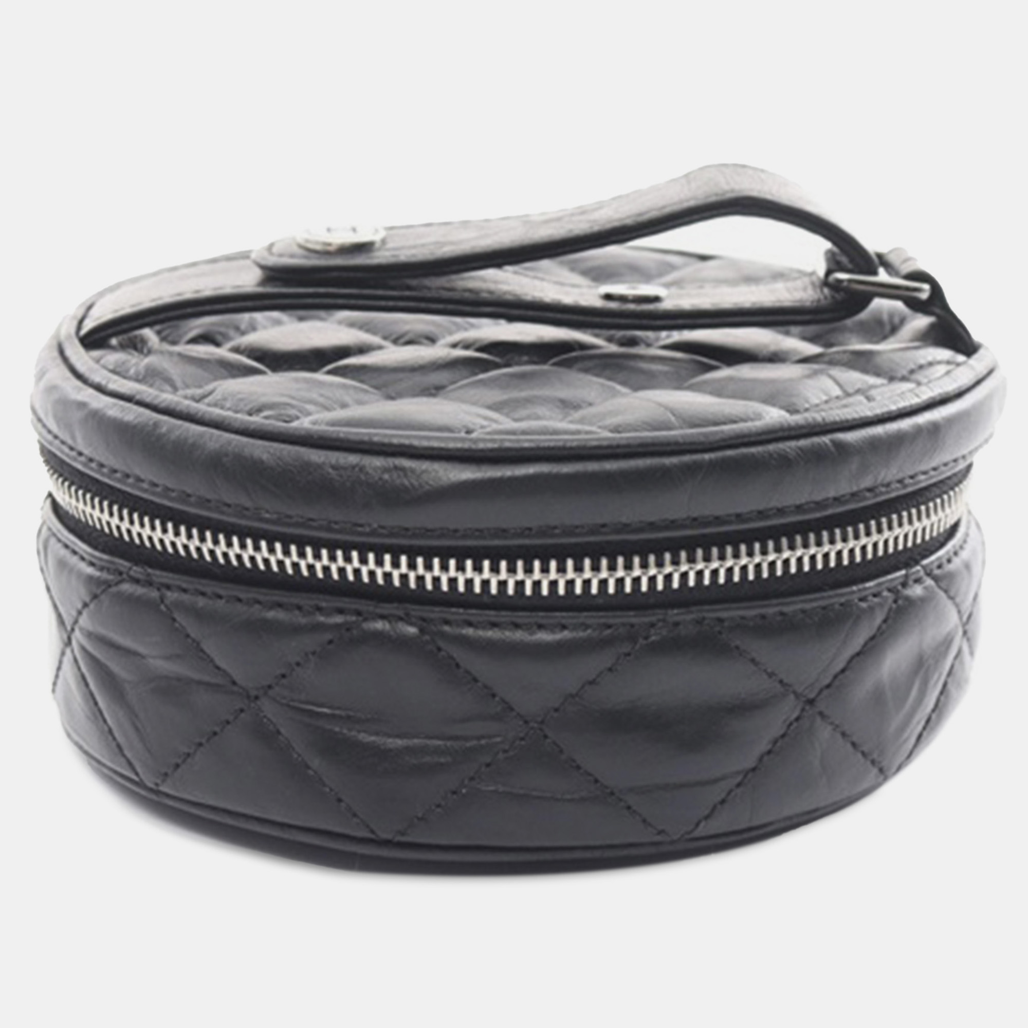 Pre-owned Chanel Black Cc Quilted Aged Calfskin Round Clutch