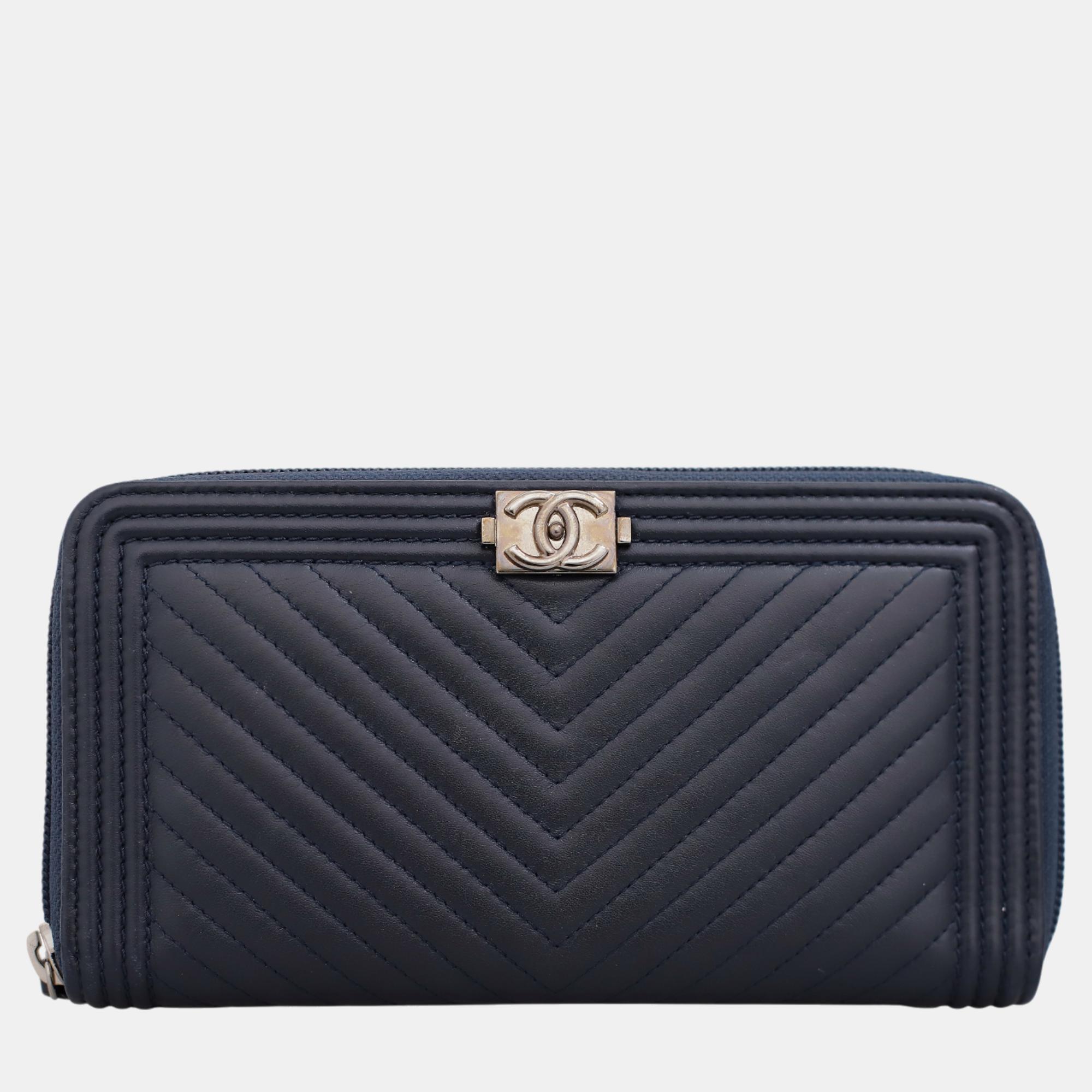 Pre-owned Chanel Boy Chevron Quilted Zip-around Wallet In Navy Blue