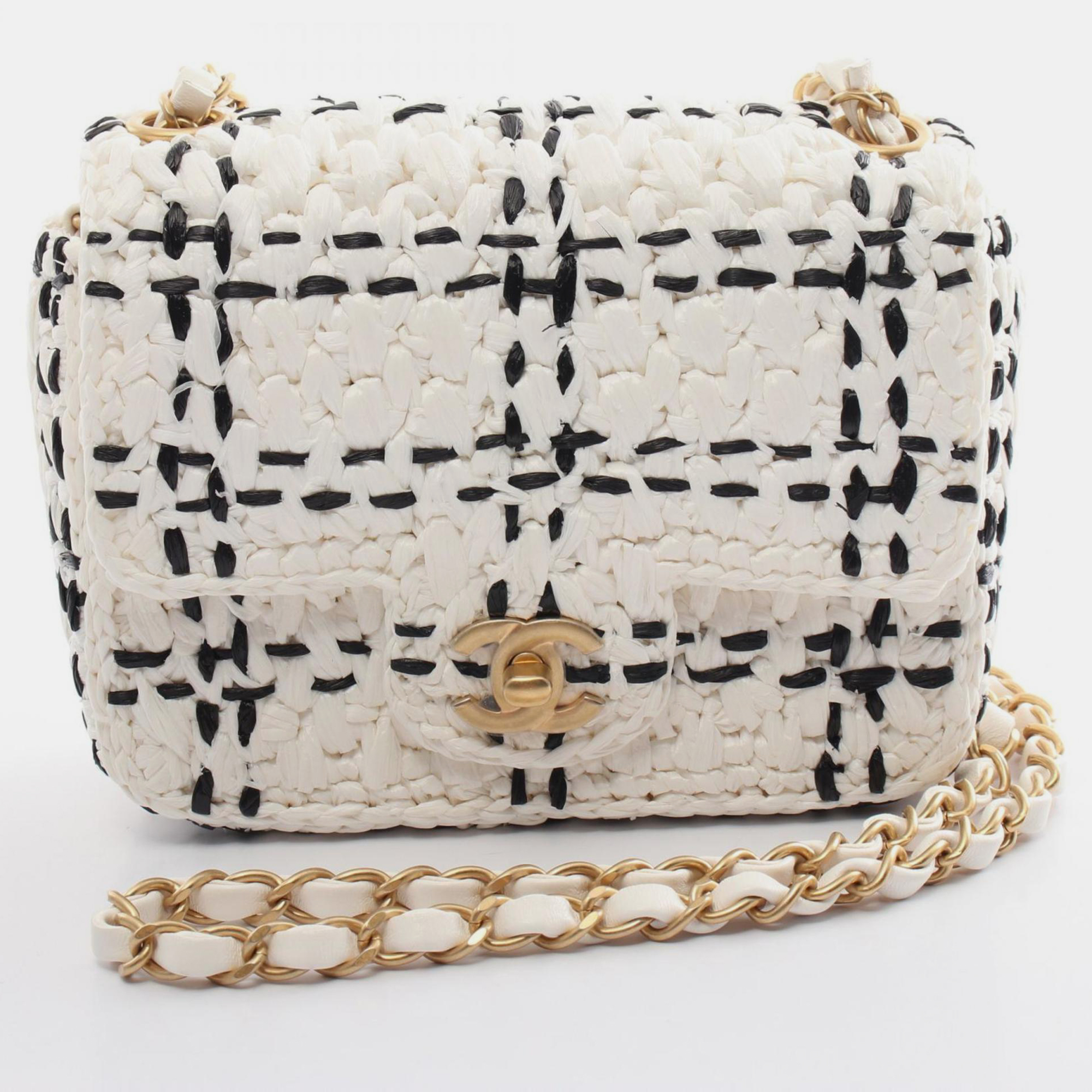 

Chanel White Black Tweed Raffia Effect Shoulder Bag