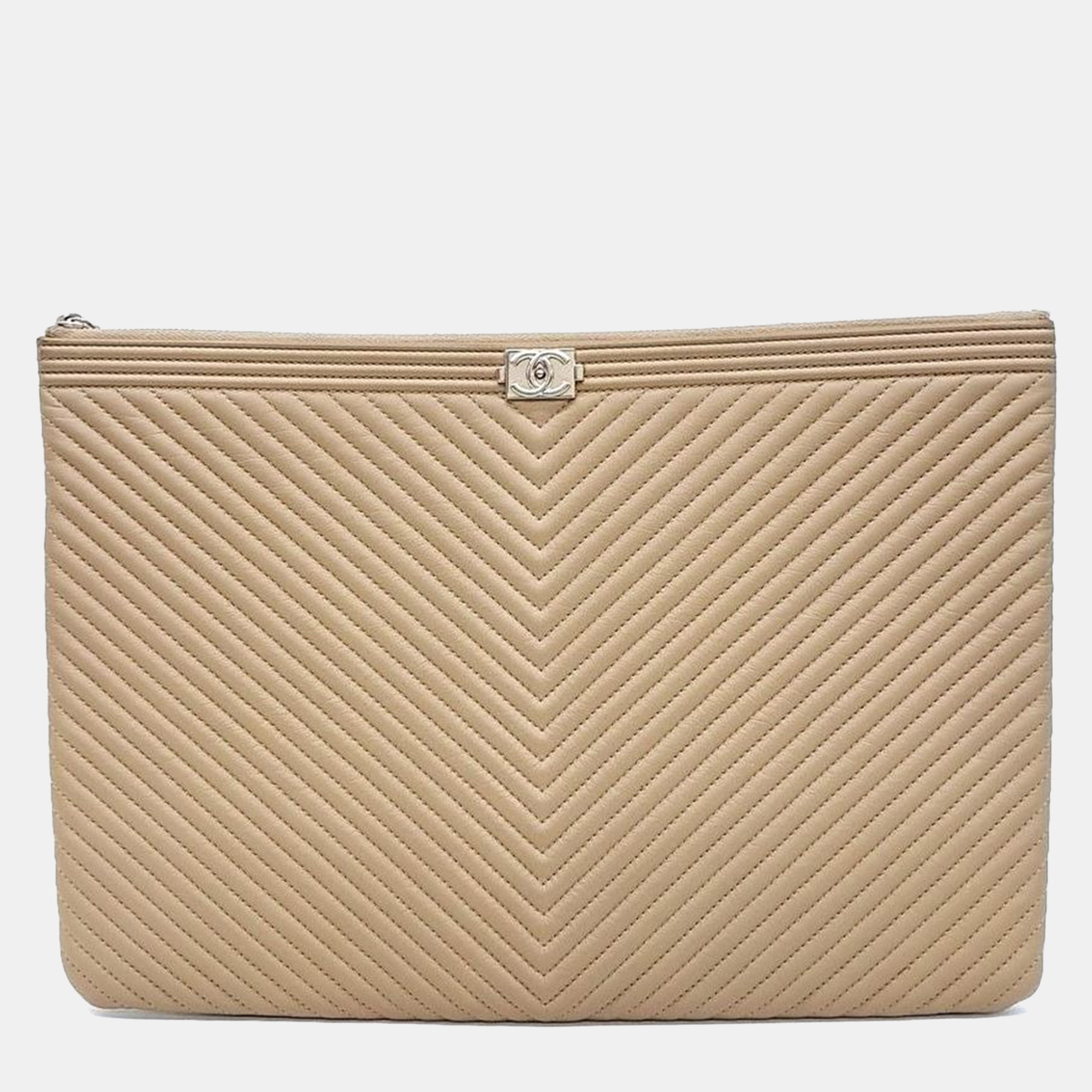 

Chanel Chevron Boy Clutch Large, Beige