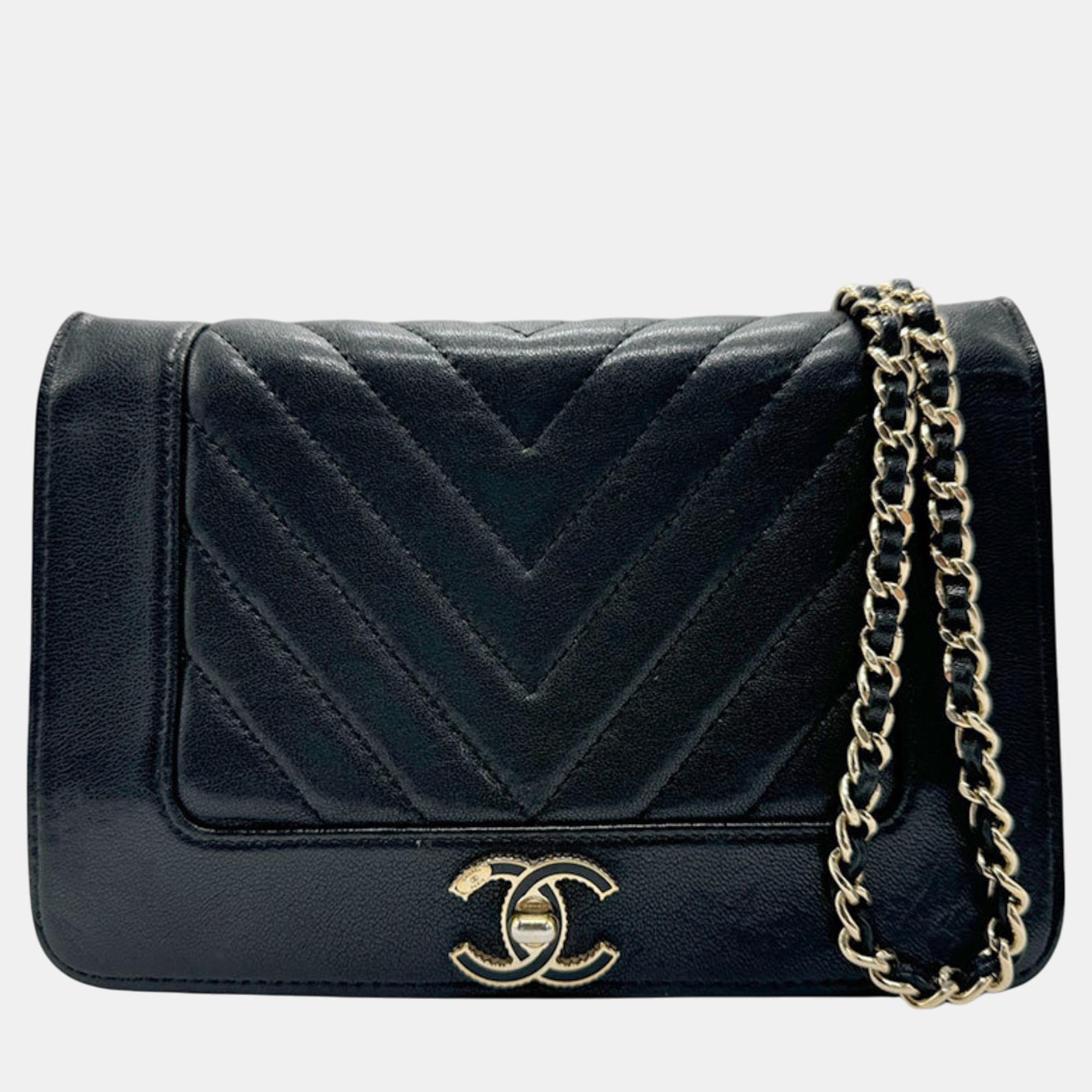 

Chanel Black Lambskin Mademoiselle Chain Wallet