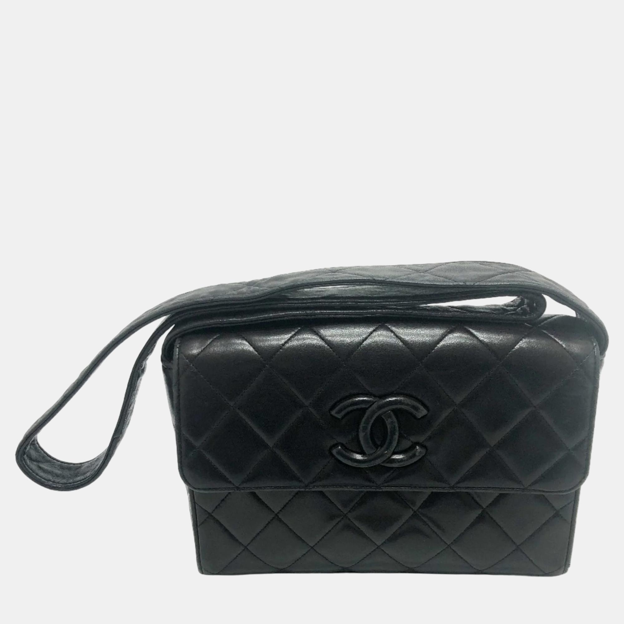 

Chanel Black CC Mark bag shawl Shoulder Bag