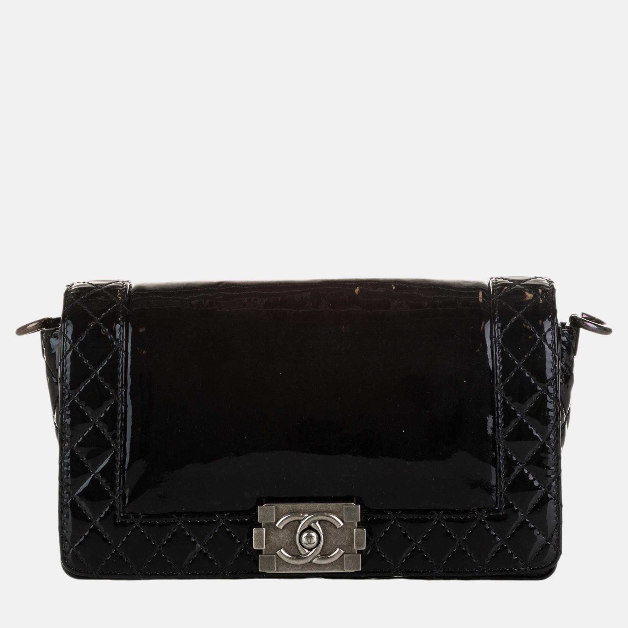 

Chanel Black Medium Patent Reverso Boy Flap