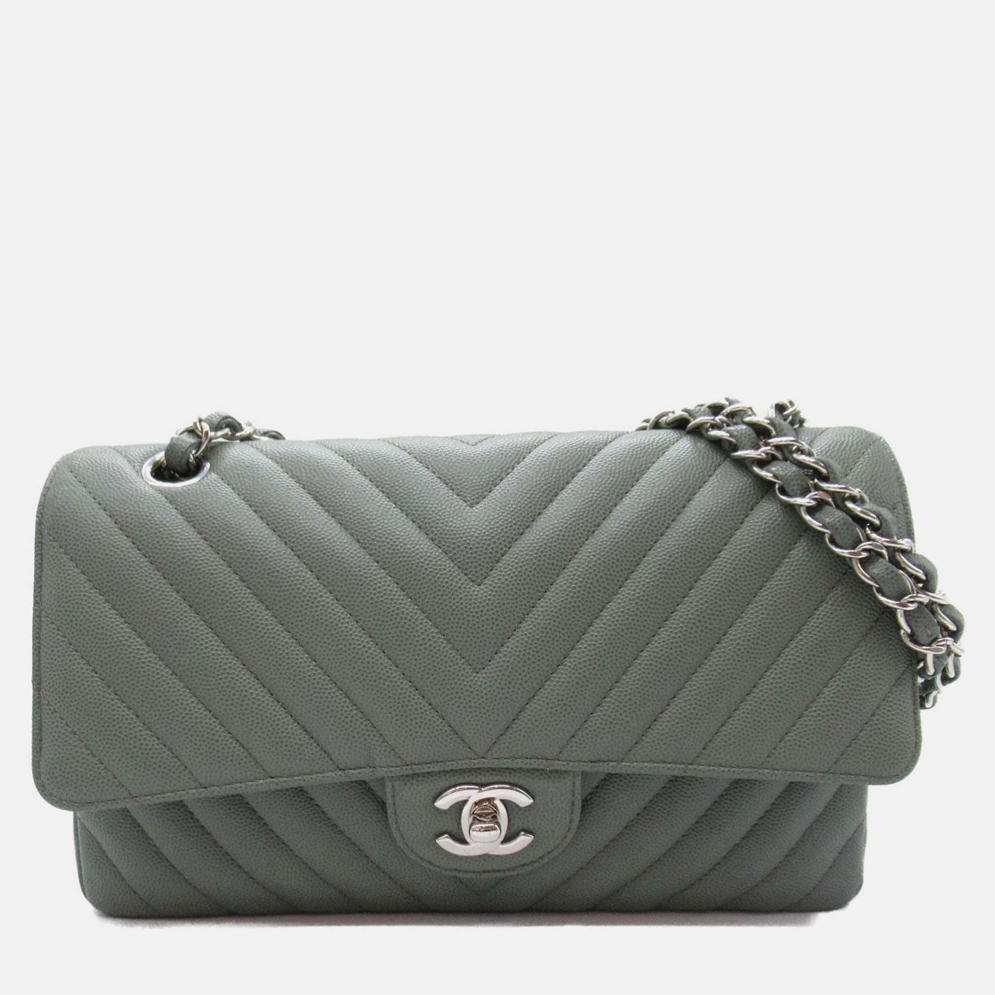 

Chanel khaki caviar skin (grained calfskin) V-stitch chain shoulder bag, Grey