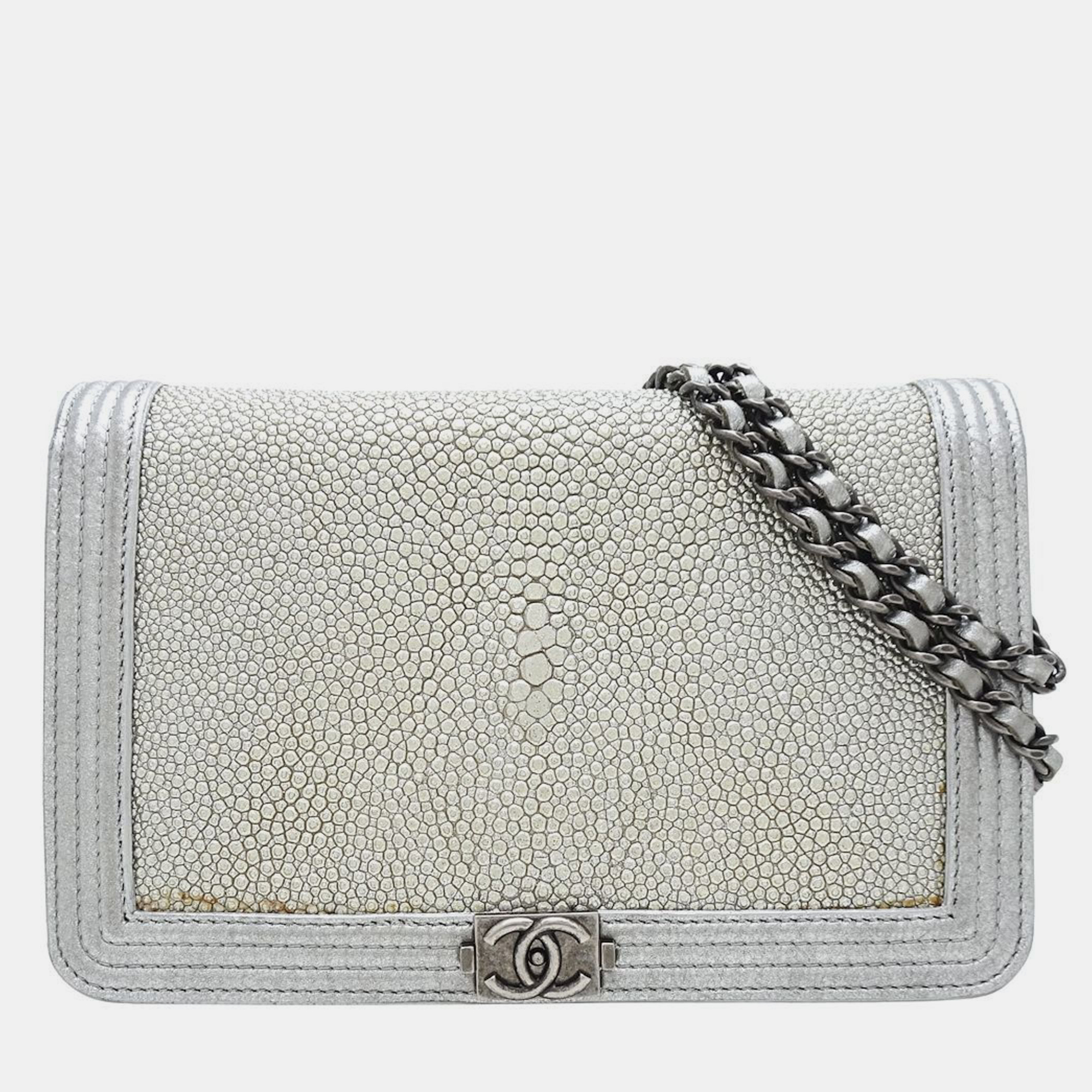 

Chanel Stingray Leather Silver Chain Wallet Shoulder Bag