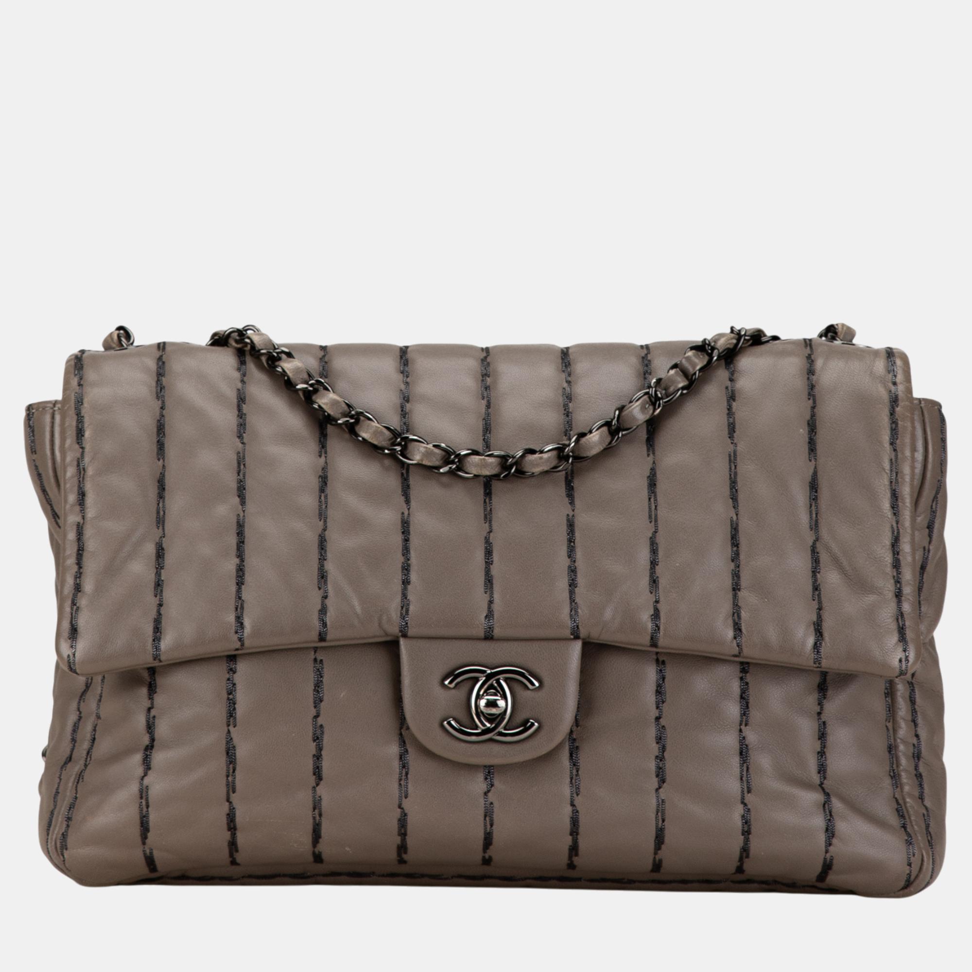 

Chanel Brown Jumbo CC Lambskin Vertical Stitch Single Flap