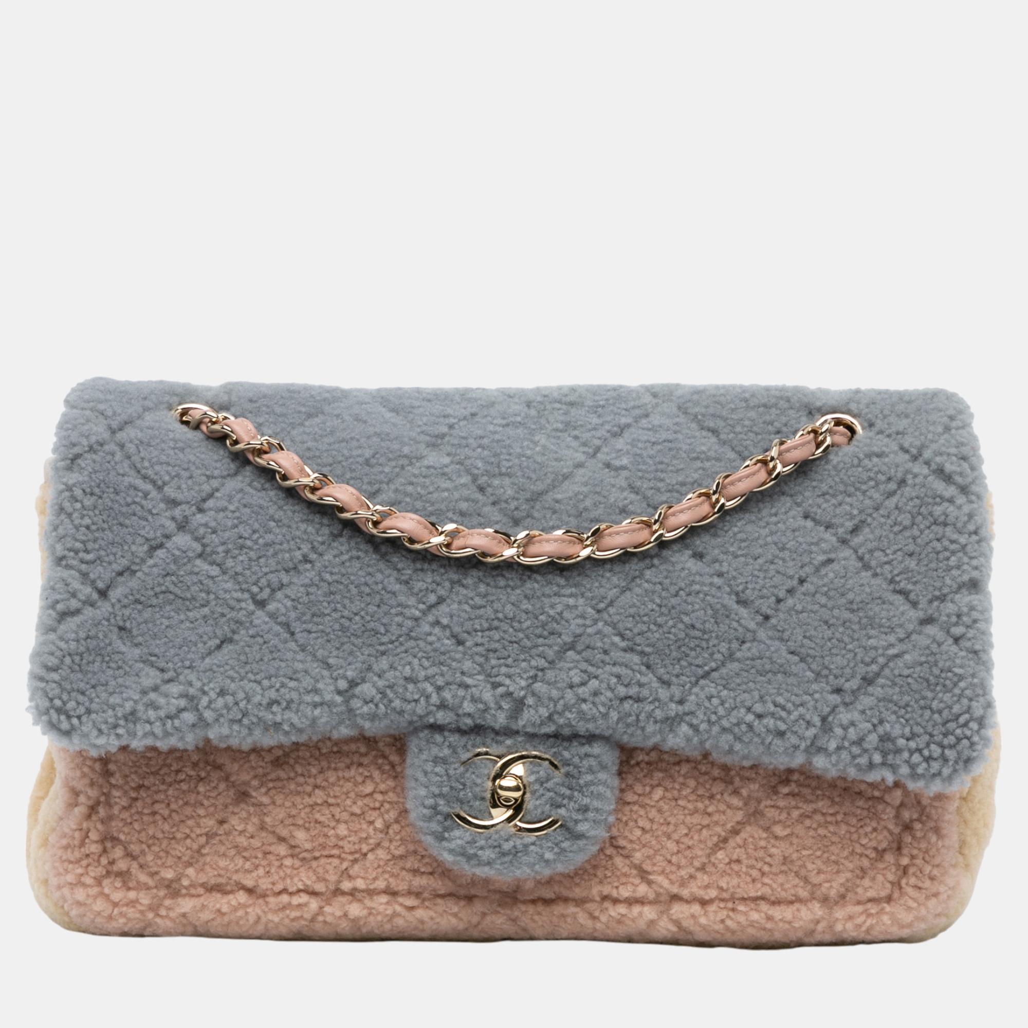 

Chanel Grey Maxi Bicolor Shearling Single Flap