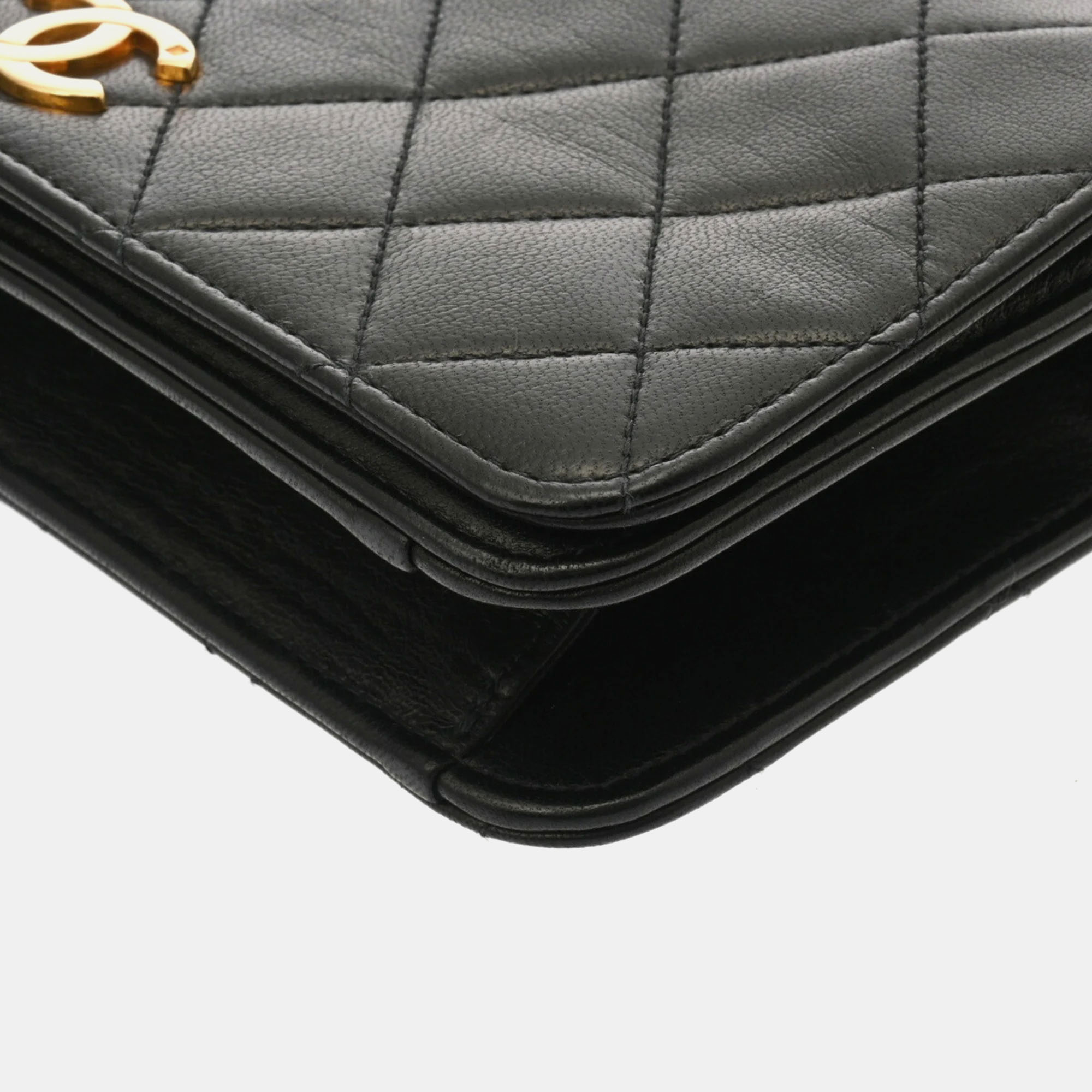 Chanel Black Lambskin Matelasse Chain Shoulder 19 Bag 