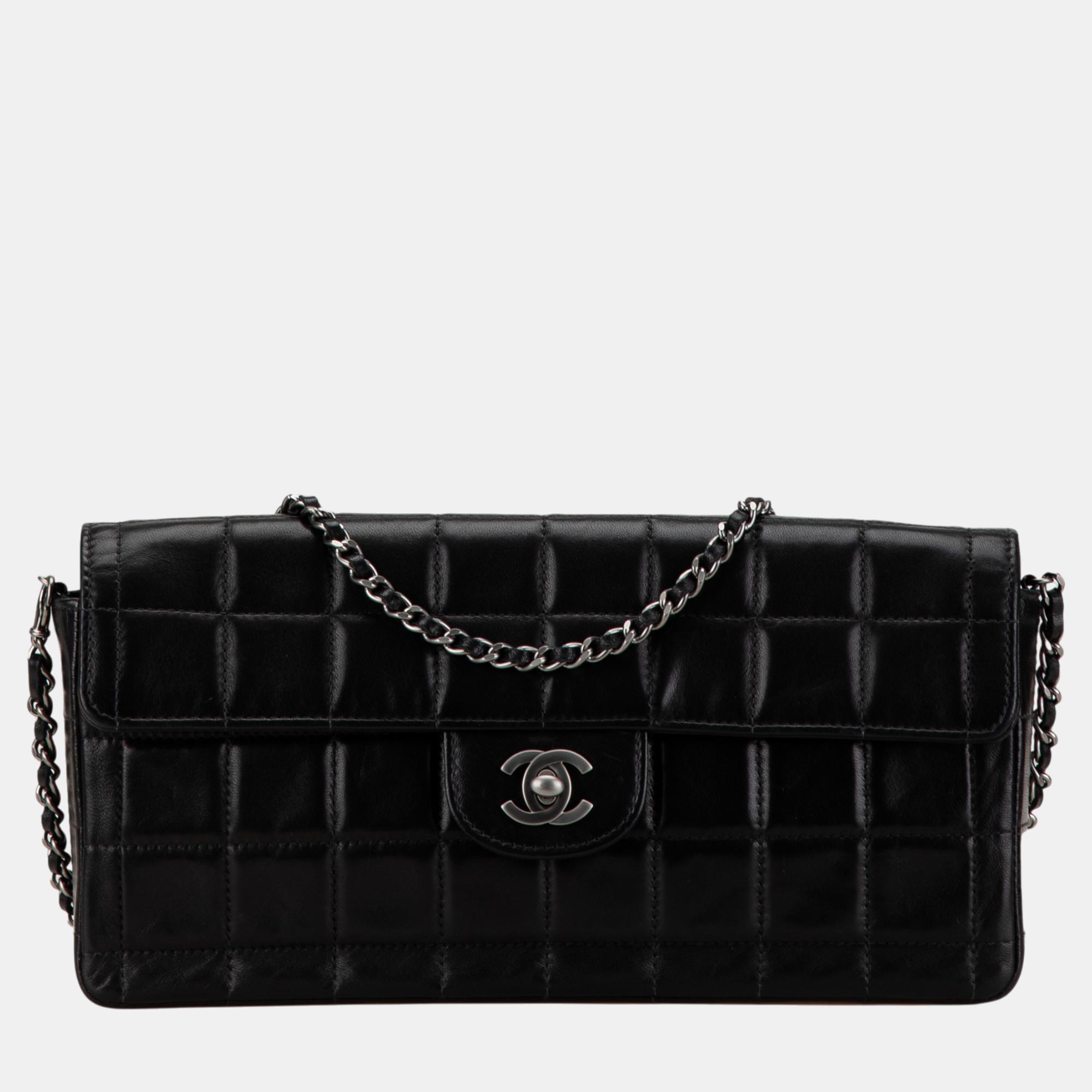 

Chanel Chocolate Bar Lambskin East West Flap, Black