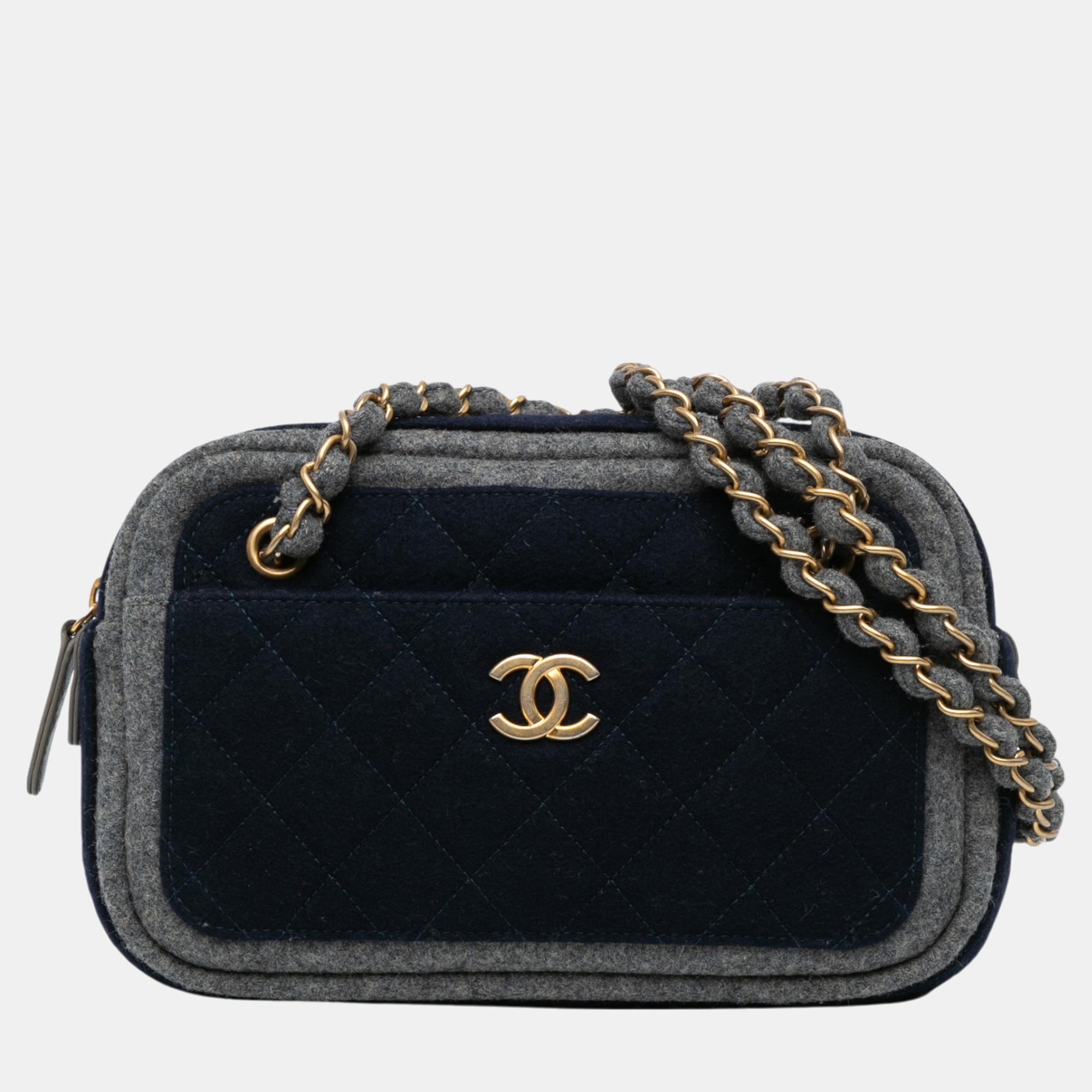 

Chanel CC Wool Shoulder Bag, Black