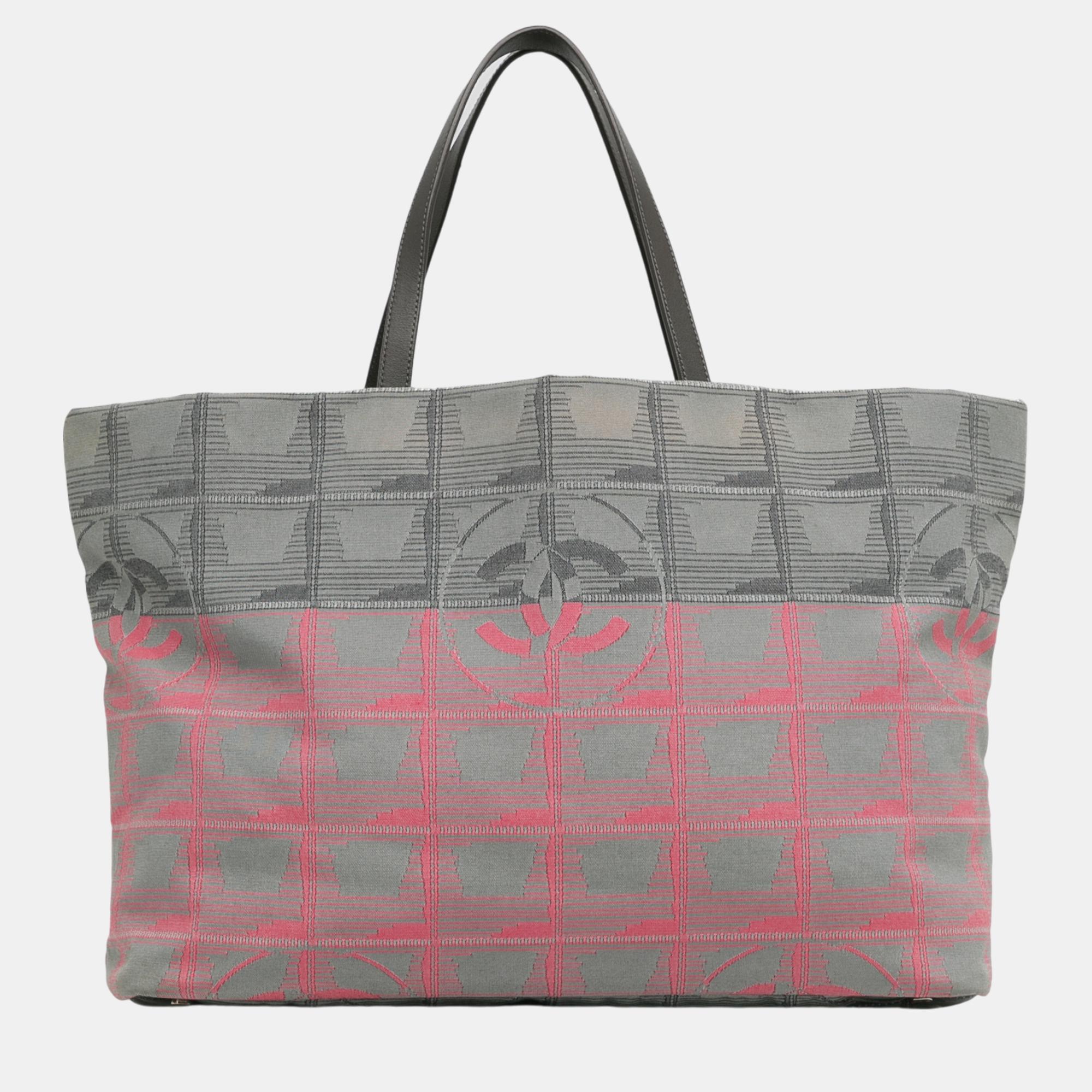 

Chanel Grey/Pink New Travel Line Tote