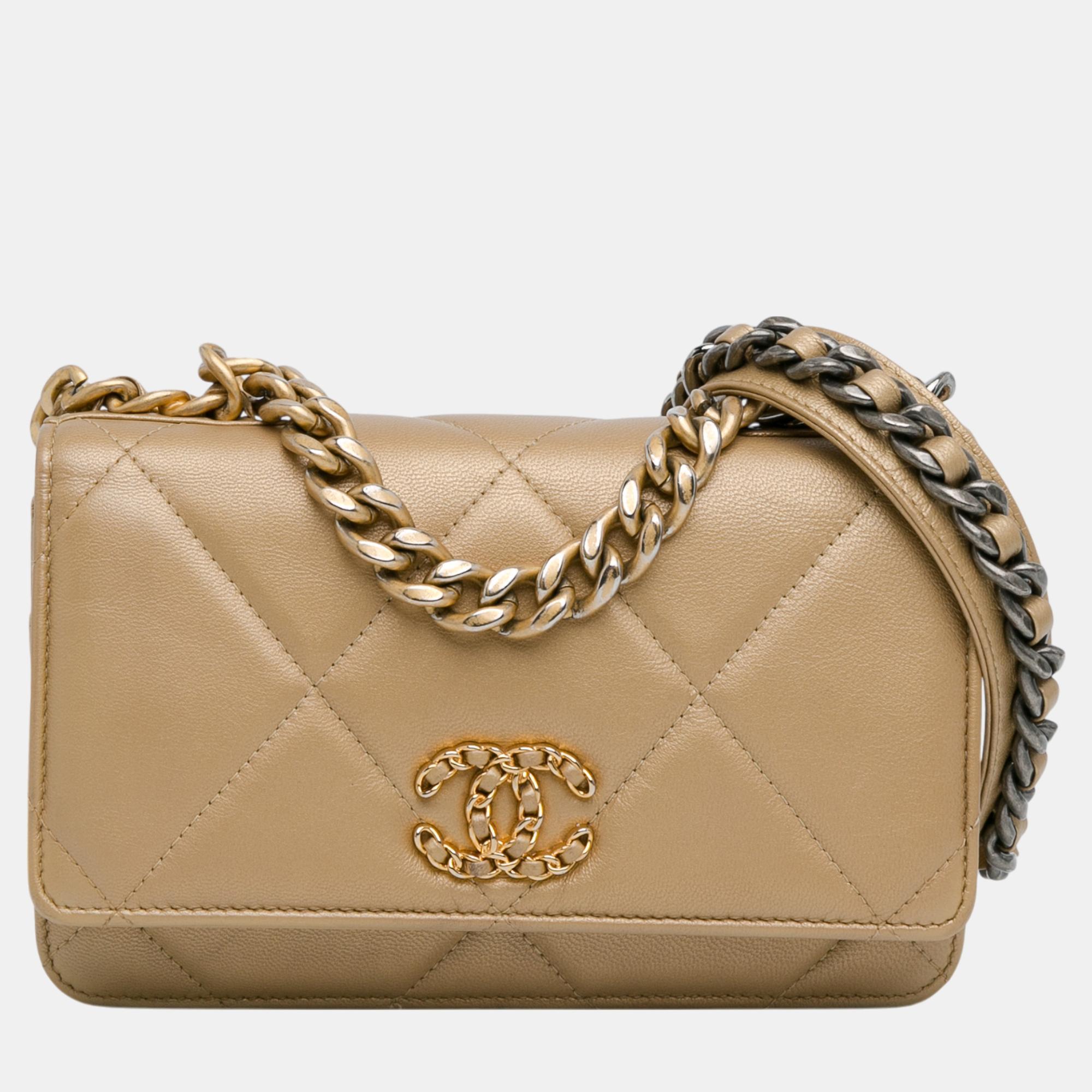 

Chanel Gold Quilted Lambskin 19 Wallet on Chain