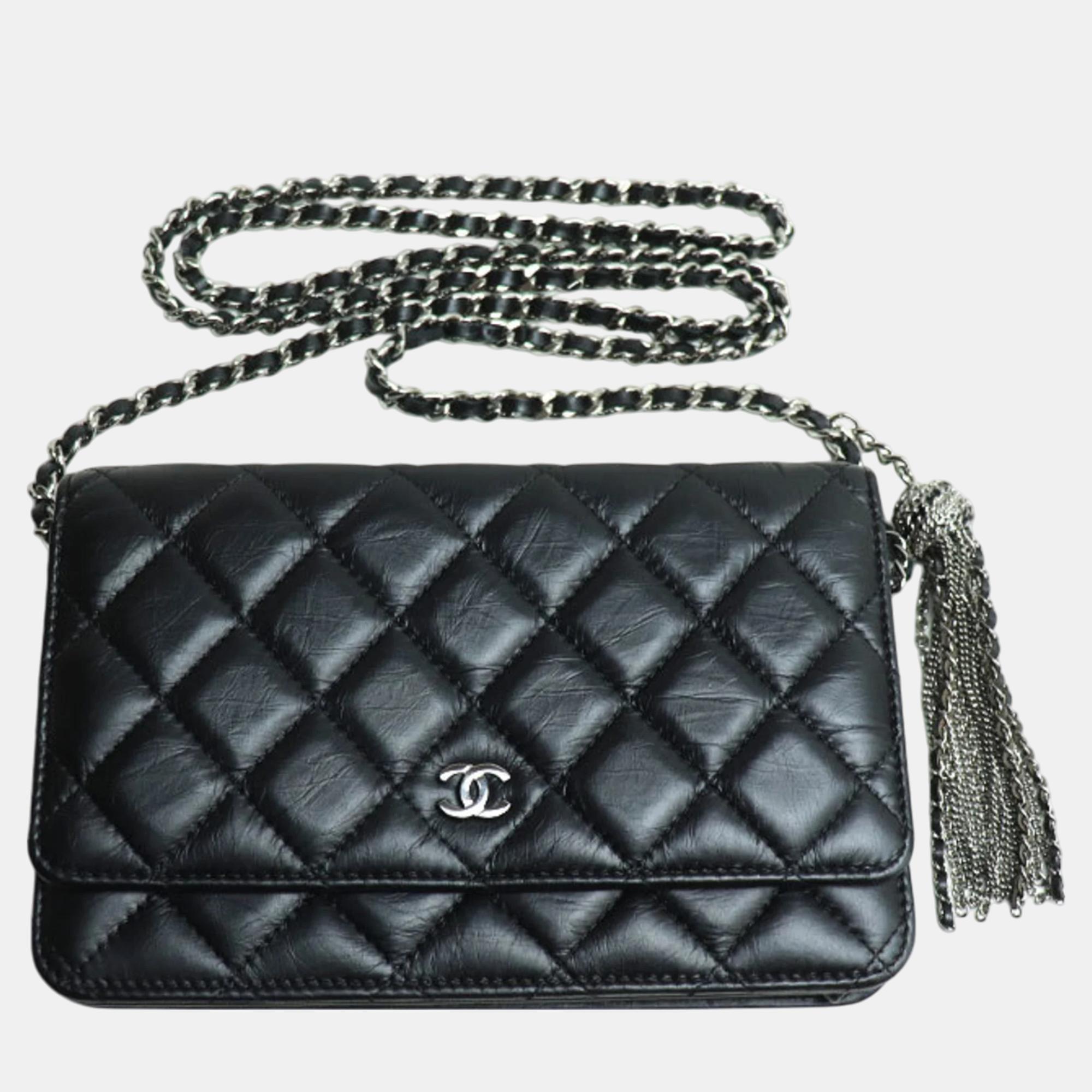 

Chanel Black Matelasse Calf Chain Wallet Bag