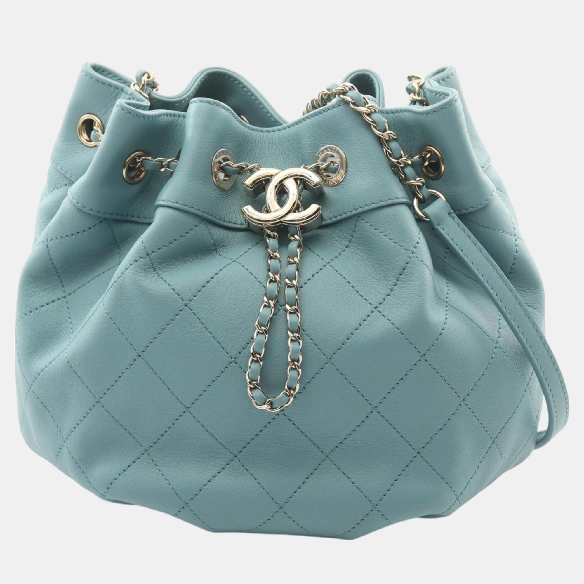 

Chanel Green Lambskin Matelasse Drawstring Shoulder Bag