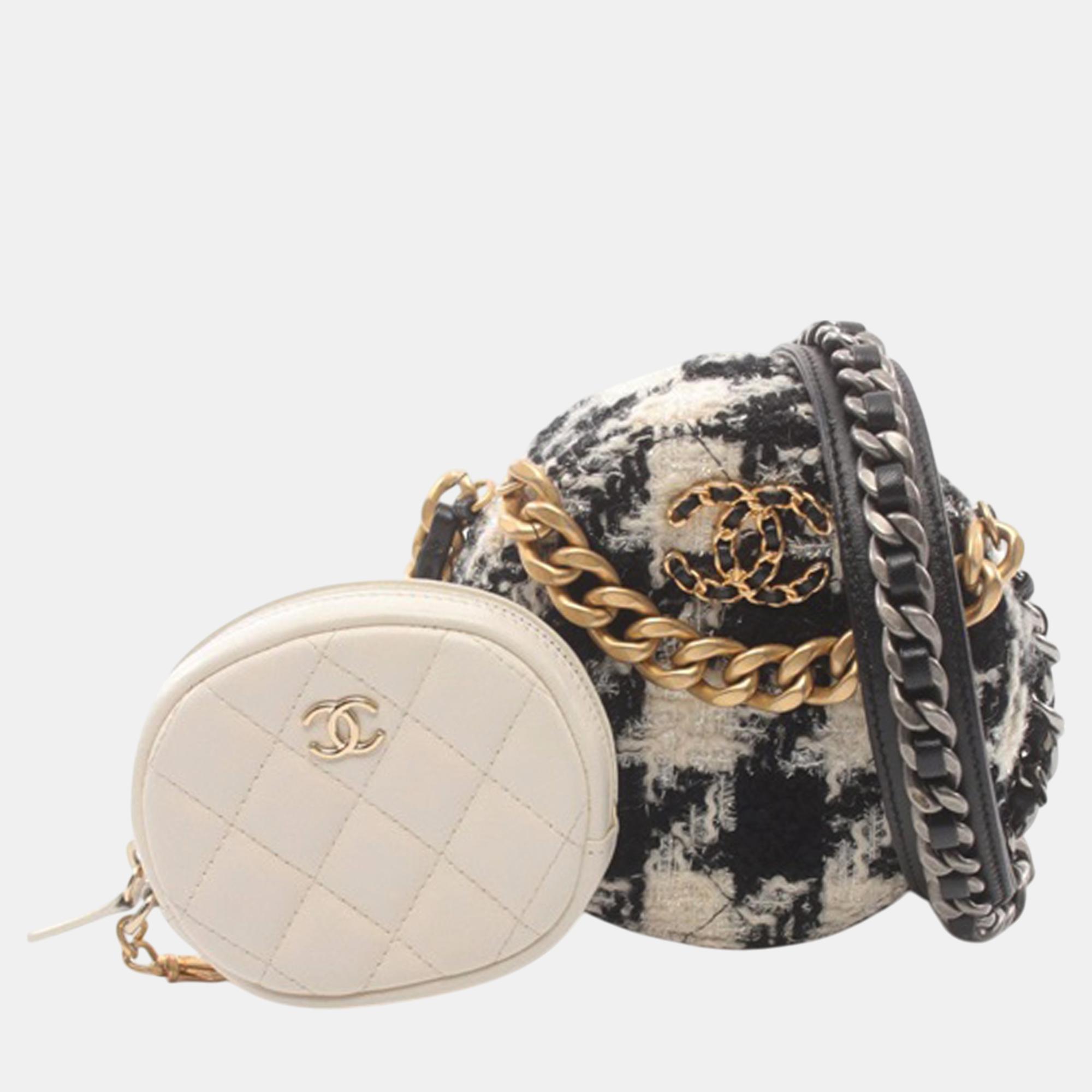 

Chanel White/Black Tweed 19 Round Clutch with Chain and Coin Purse