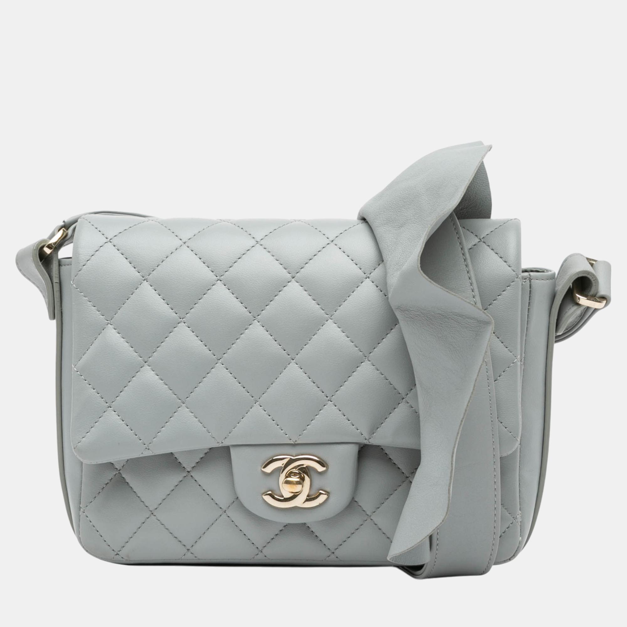 

Chanel Grey Quilted Calfskin Bolero de Chanel Flap Bag