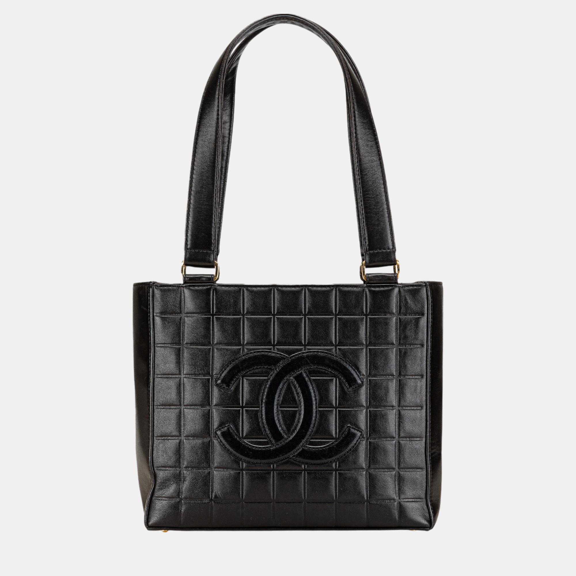 

Chanel Black Lambskin Chocolate Bar Shoulder Bag