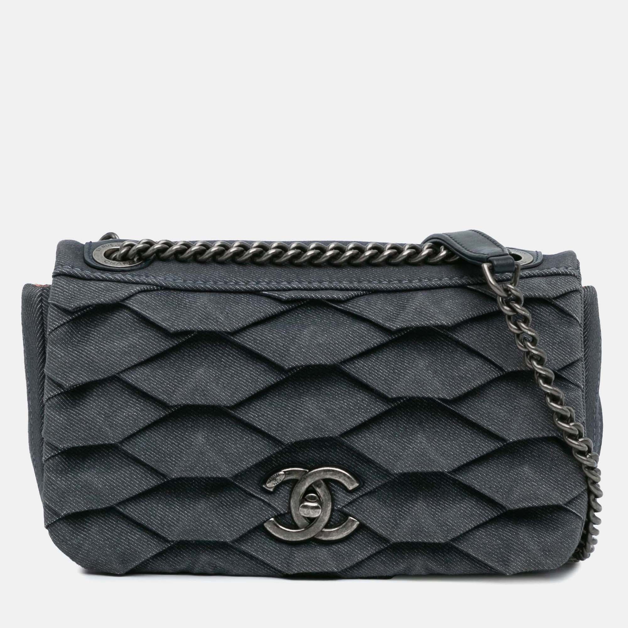 

Chanel Blue Small Pleated Denim Scale Effect Turtle Flap