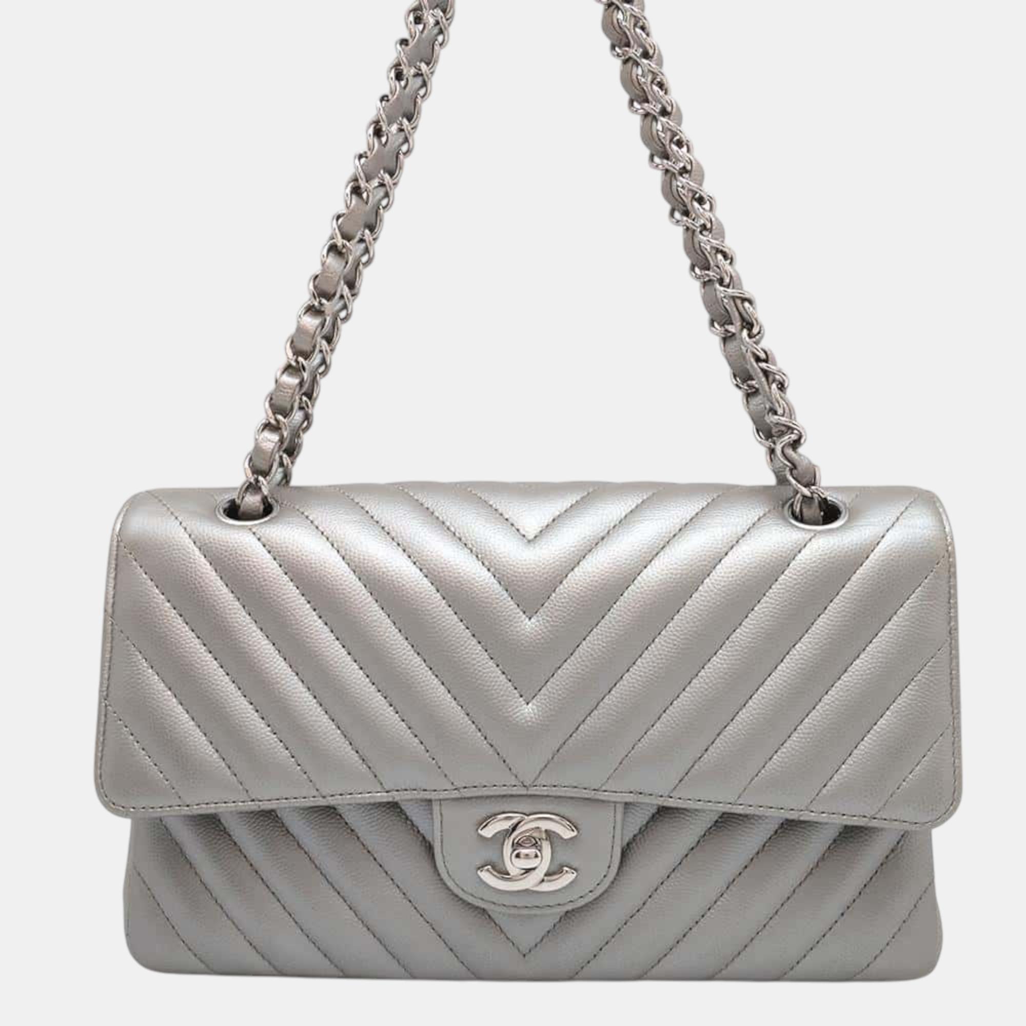 

Chanel Silver Caviar Leather Matelasse V Stitch Chain Shoulder Bag