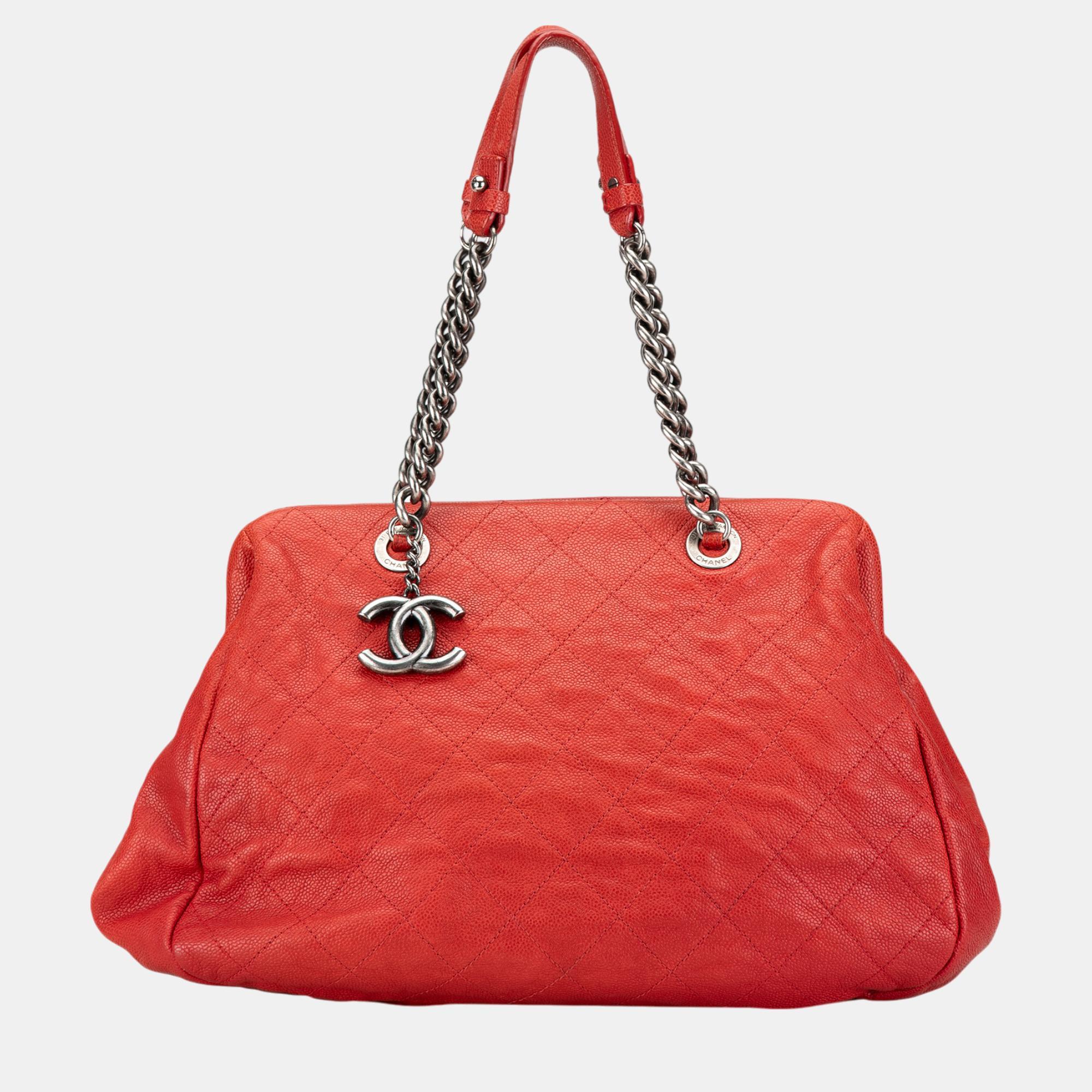 

Chanel Red Medium Quilted Caviar Frame Tote