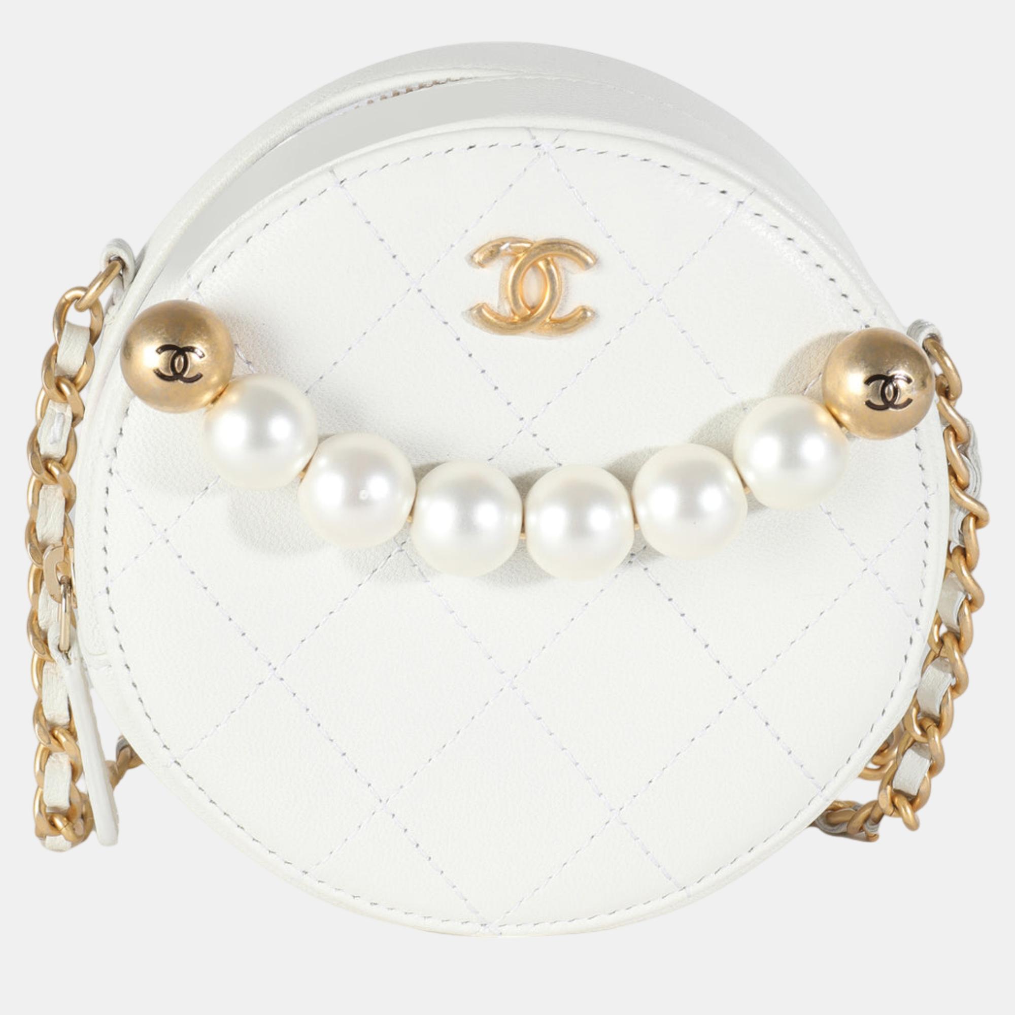 

Chanel White Quilted Lambskin Pearl Round Clutch With Chain