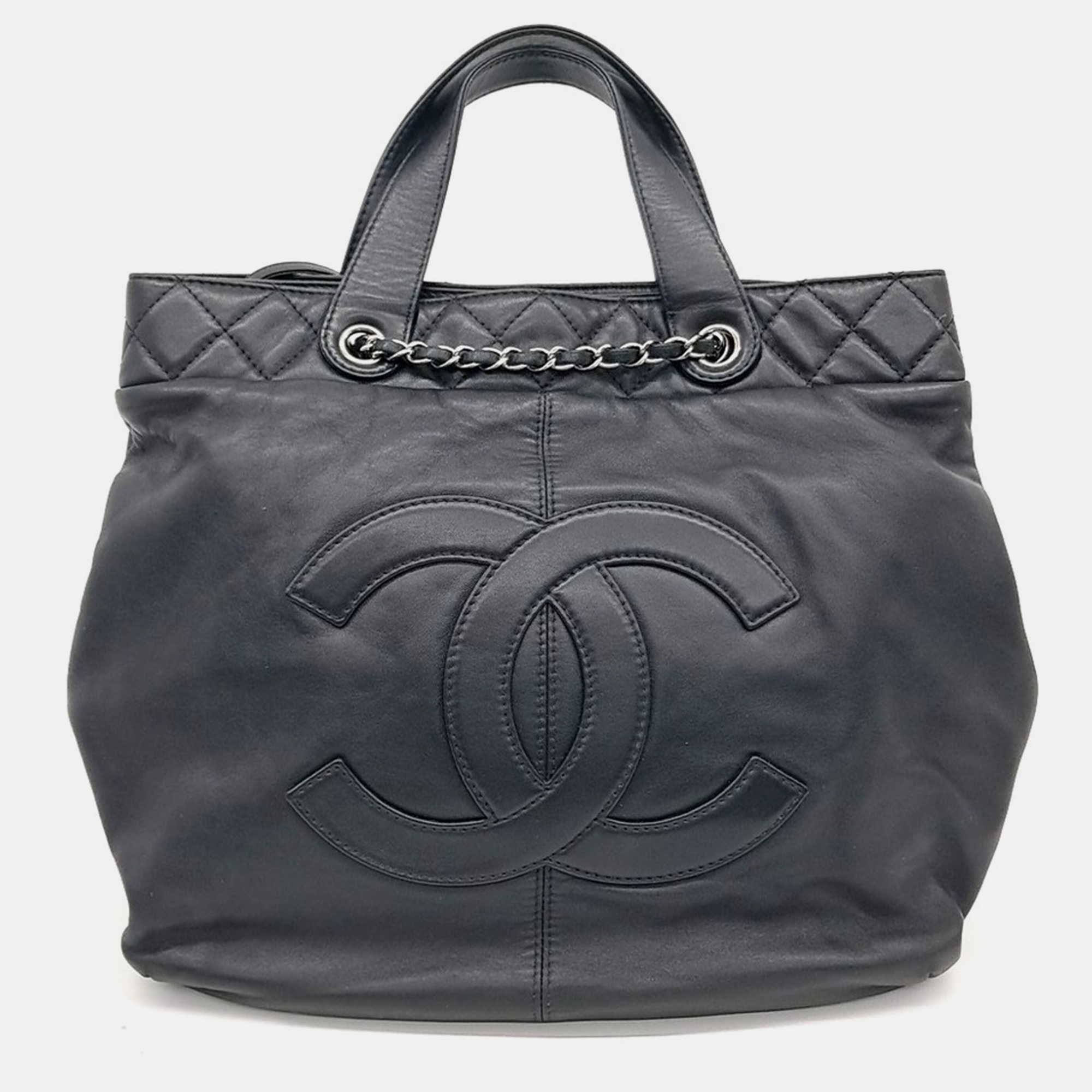 

Chanel Black Leather chain tote bag