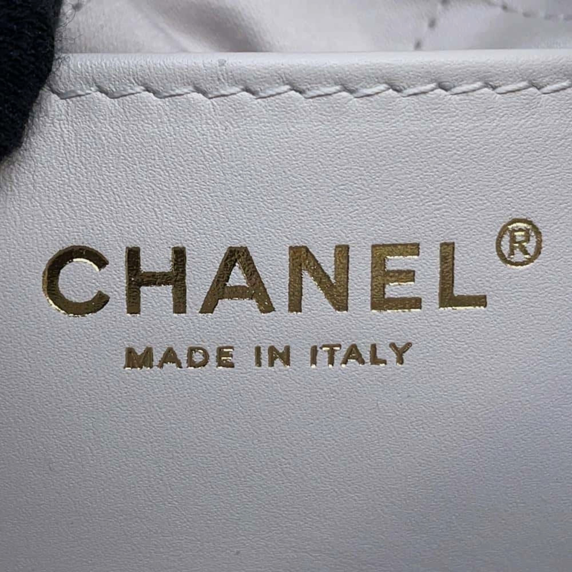 Chanel Grey Shiny Calf Leather 22 Handbag 