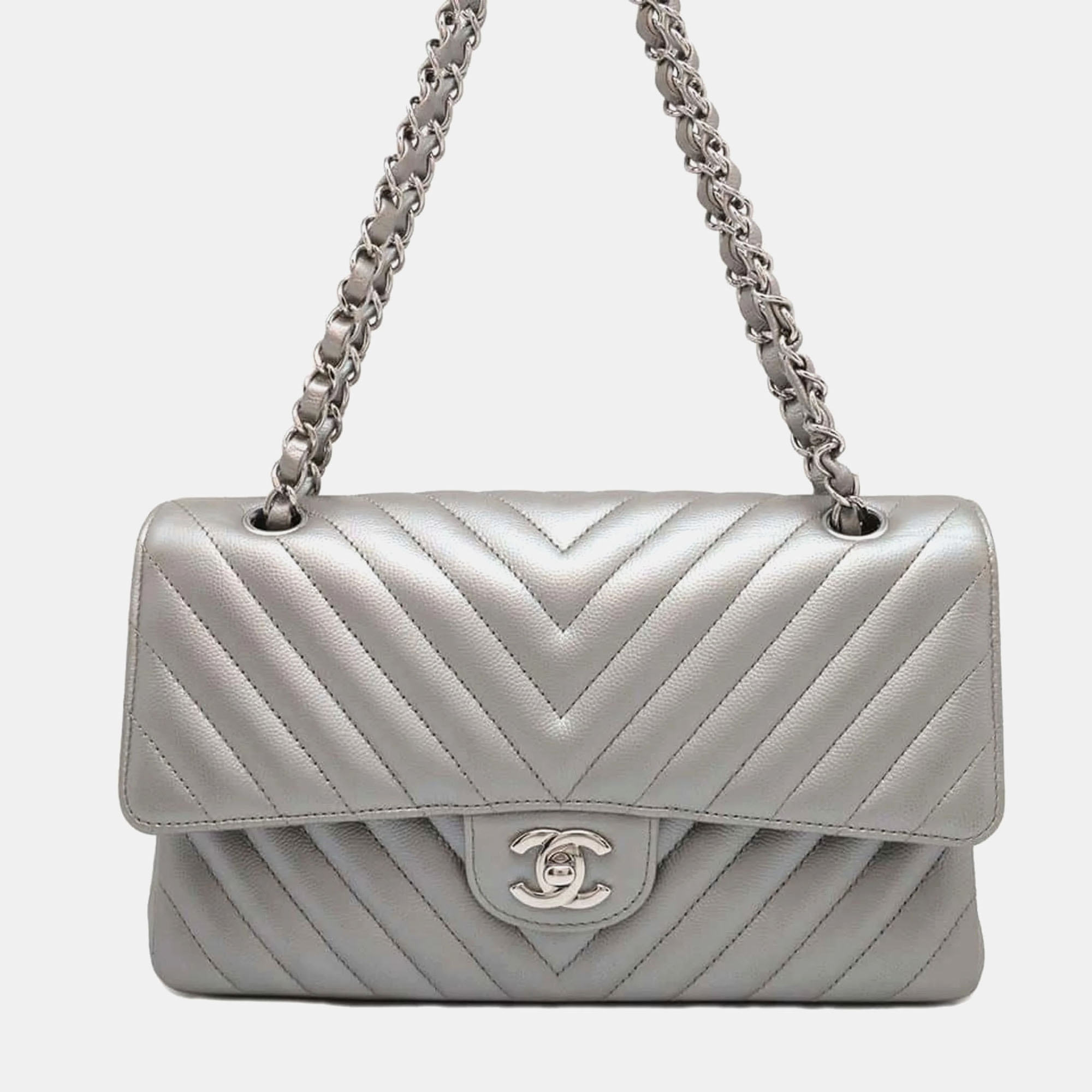 

Chanel Silver Caviar Leather Chevron Double Chain Shoulder Bag