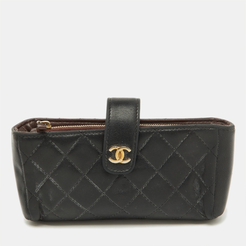 

Chanel Black Quilted Leather CC Phone Holder Clutch