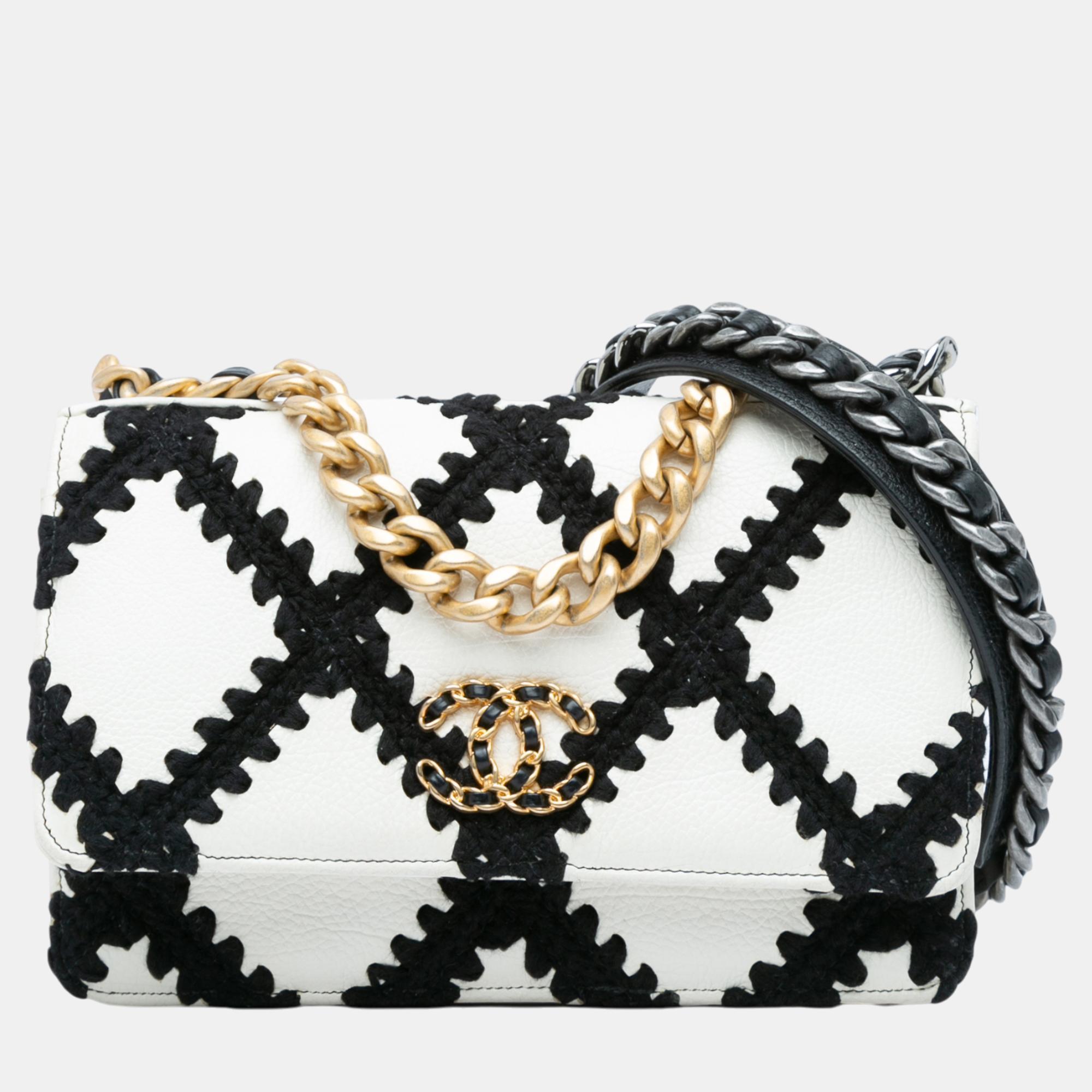 

Chanel Black/White Calfskin Crochet 19 Wallet On Chain