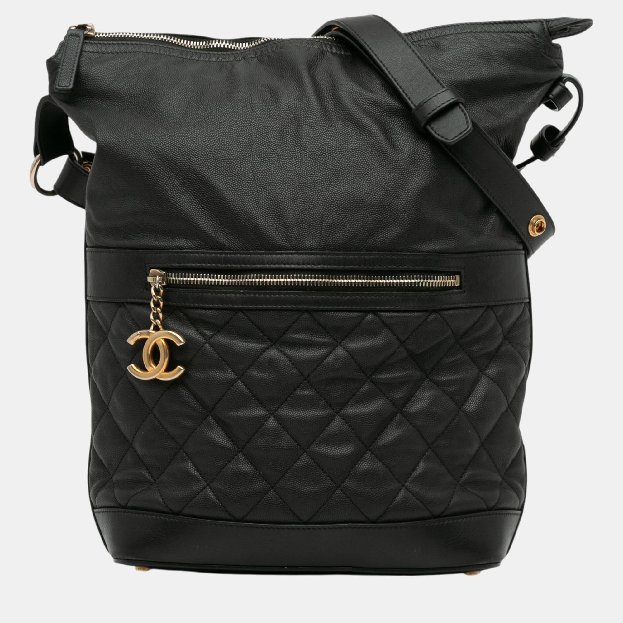 

Chanel Black Caviar Casual Style Hobo