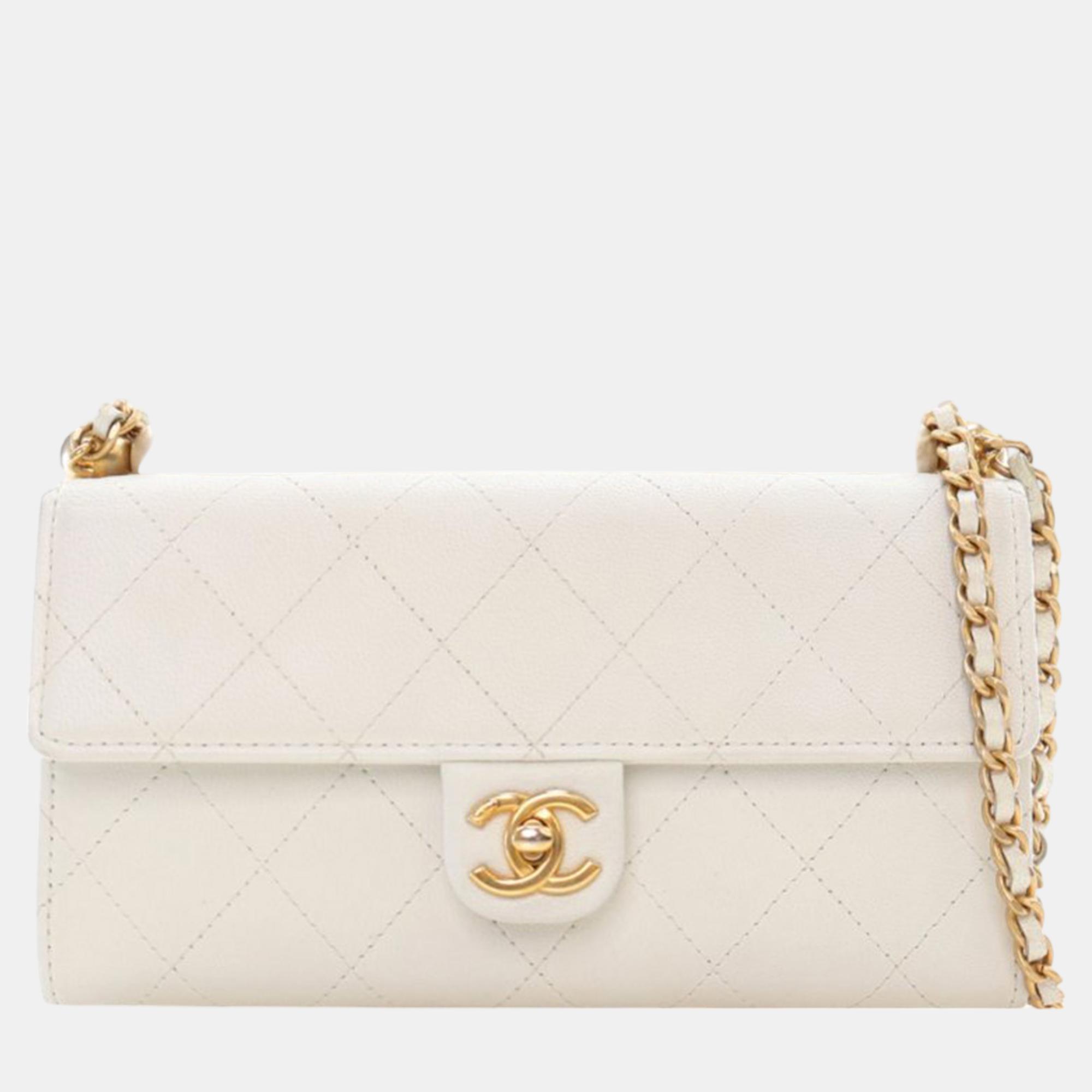 

Chanel White Goatskin Chic Pearls Wallet on Chain