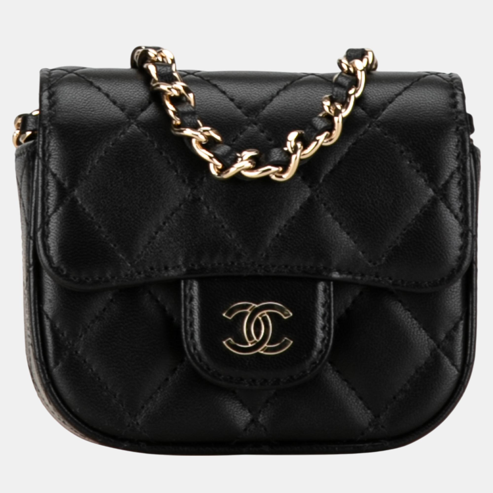 

Chanel Black CC Quilted Lambskin Flap Card Holder On Chain