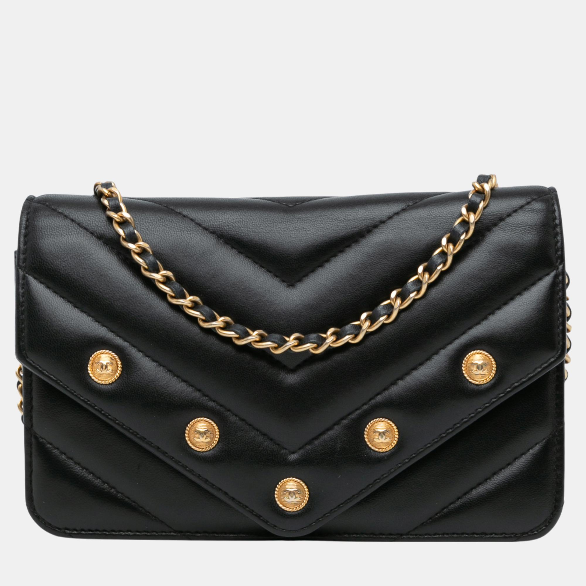 

Chanel Black Chevron Lambskin Button Wallet On Chain