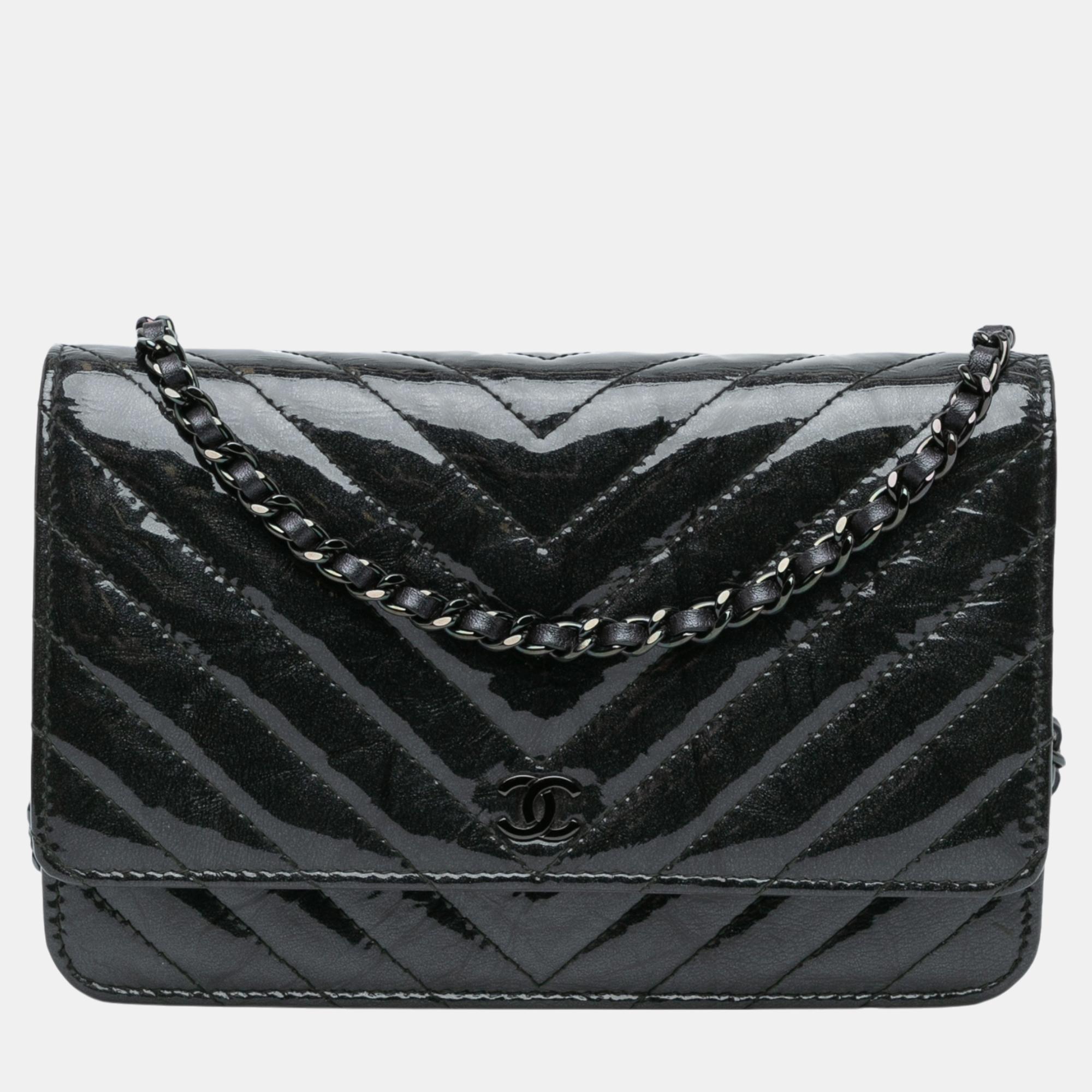 

Chanel Black CC Chevron Quilted Crumpled Calfskin Wallet On Chain