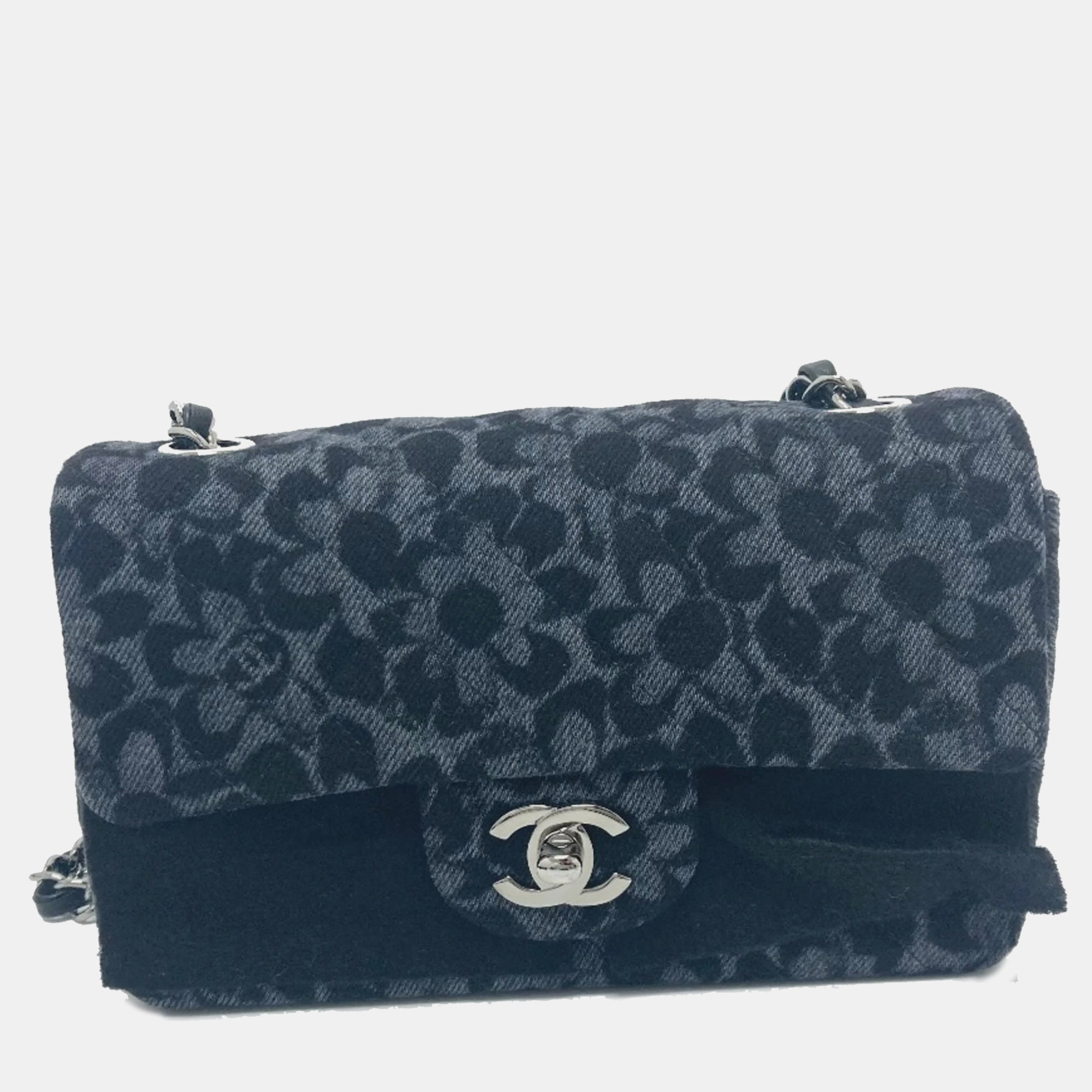 

Chanel Black Denim Camellia Motif Chain Shoulder Bag